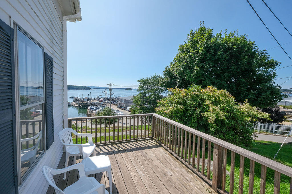 24 Seabreeze Avenue