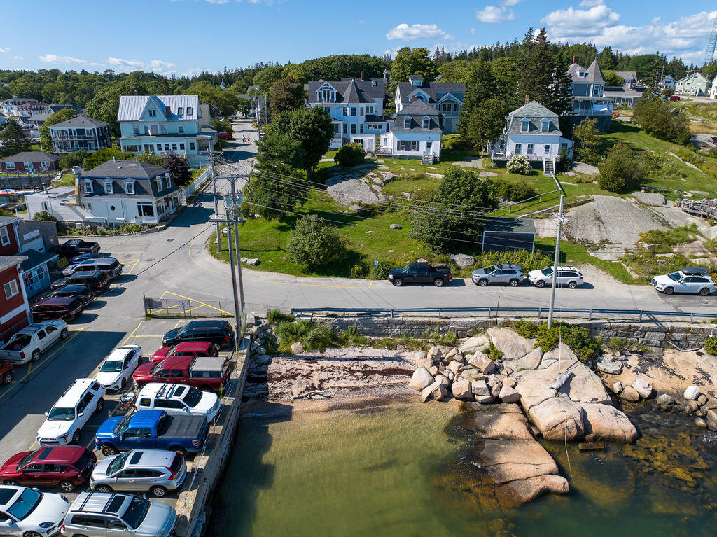 24 Seabreeze Avenue