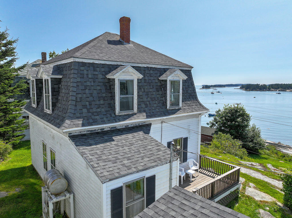 24 Seabreeze Avenue