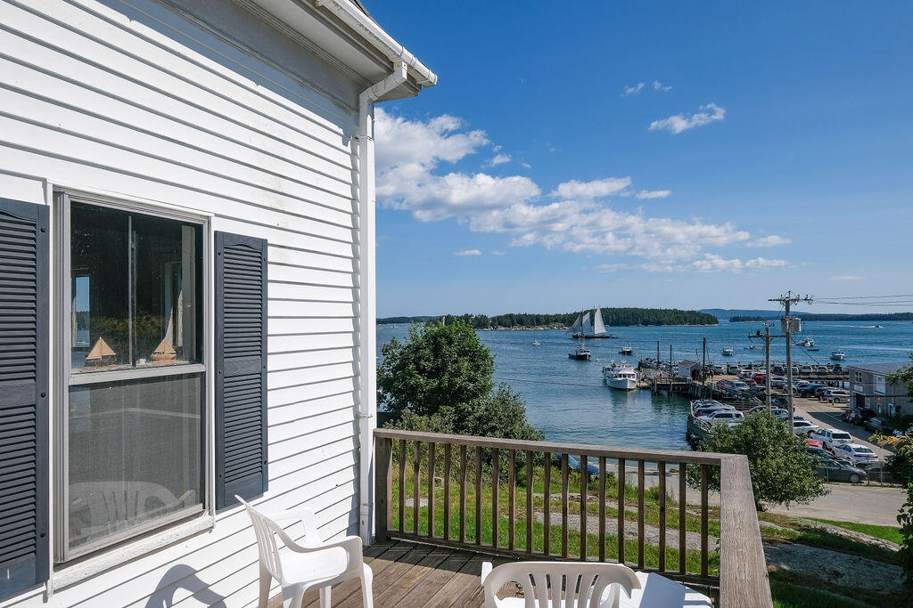 24 Seabreeze Avenue