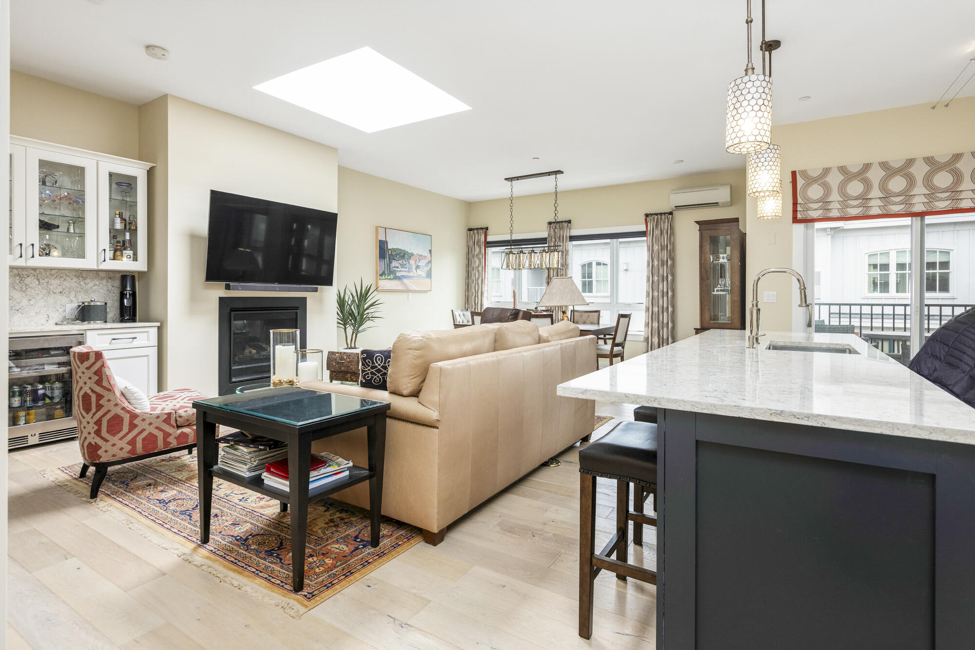 113 Newbury Street, 402