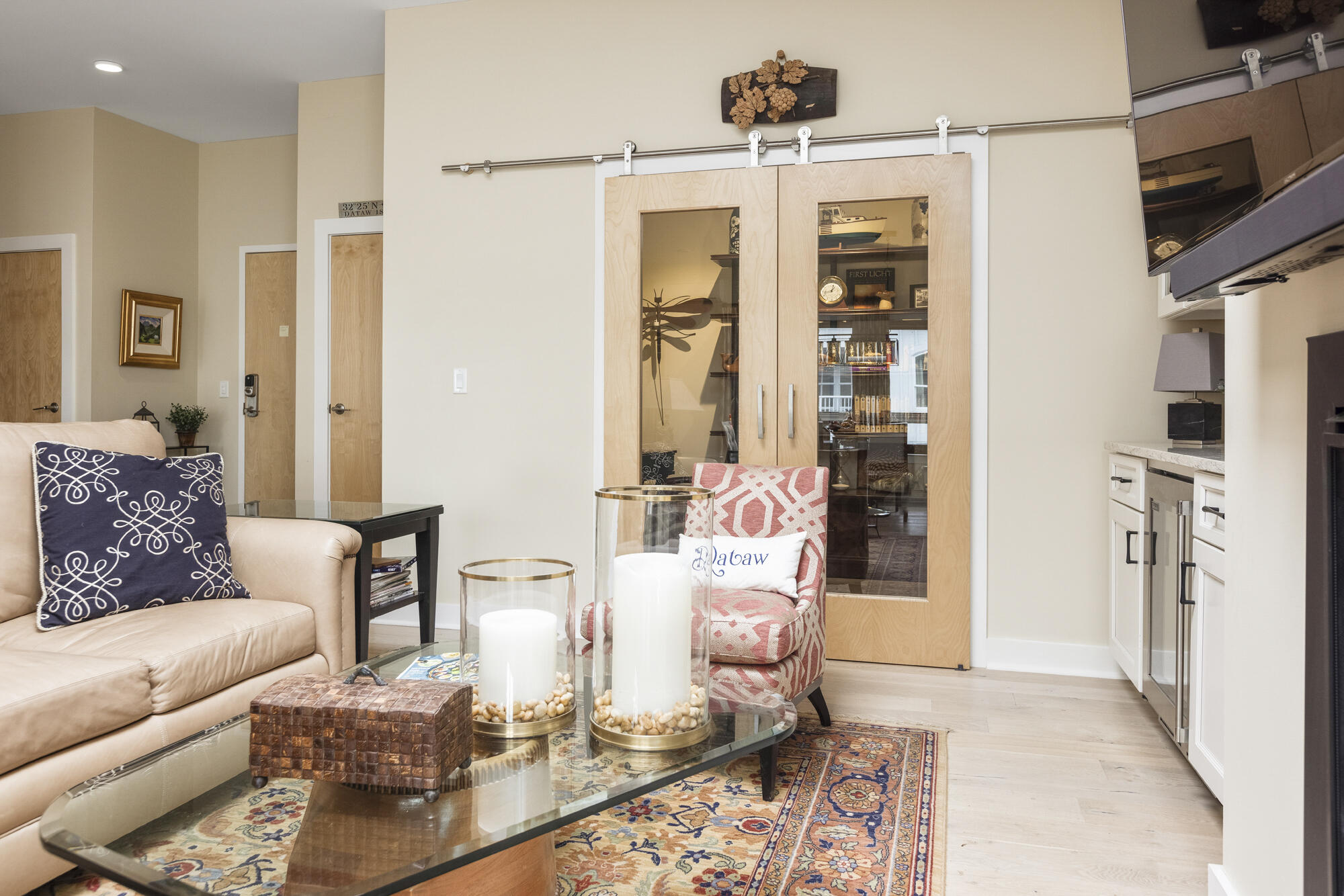 113 Newbury Street, 402