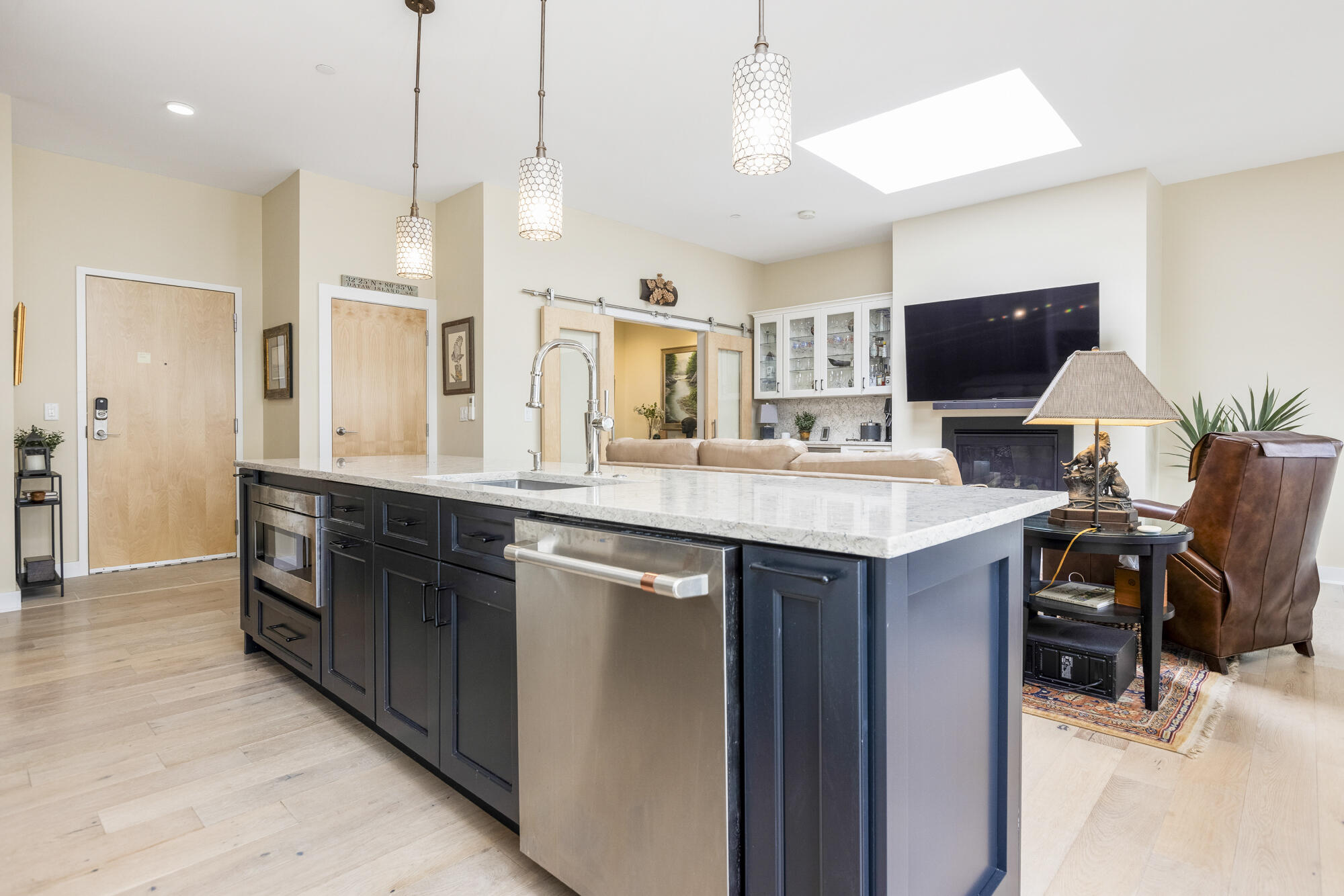 113 Newbury Street, 402