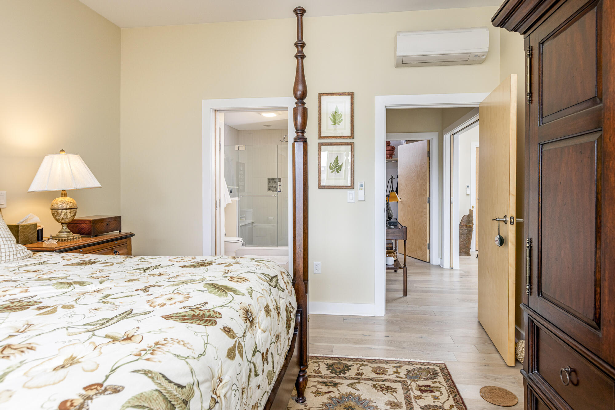 113 Newbury Street, 402