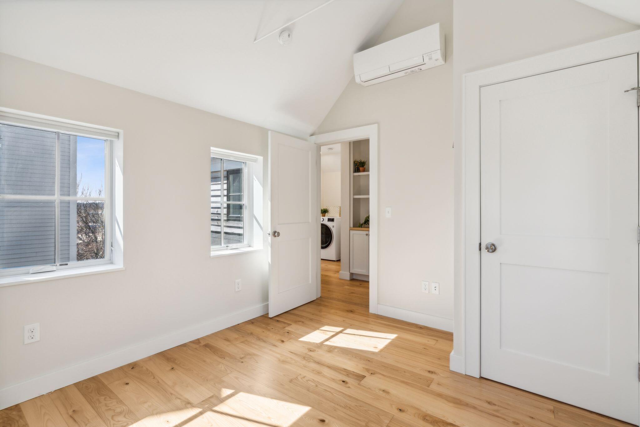 34 Hammond Street, A