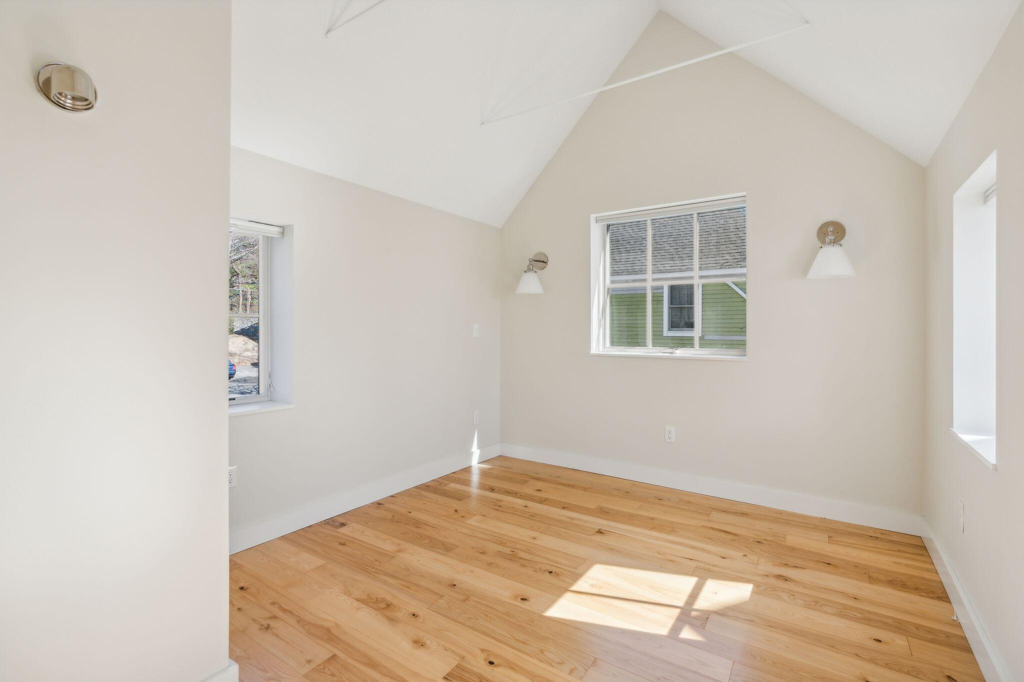 34 Hammond Street, A