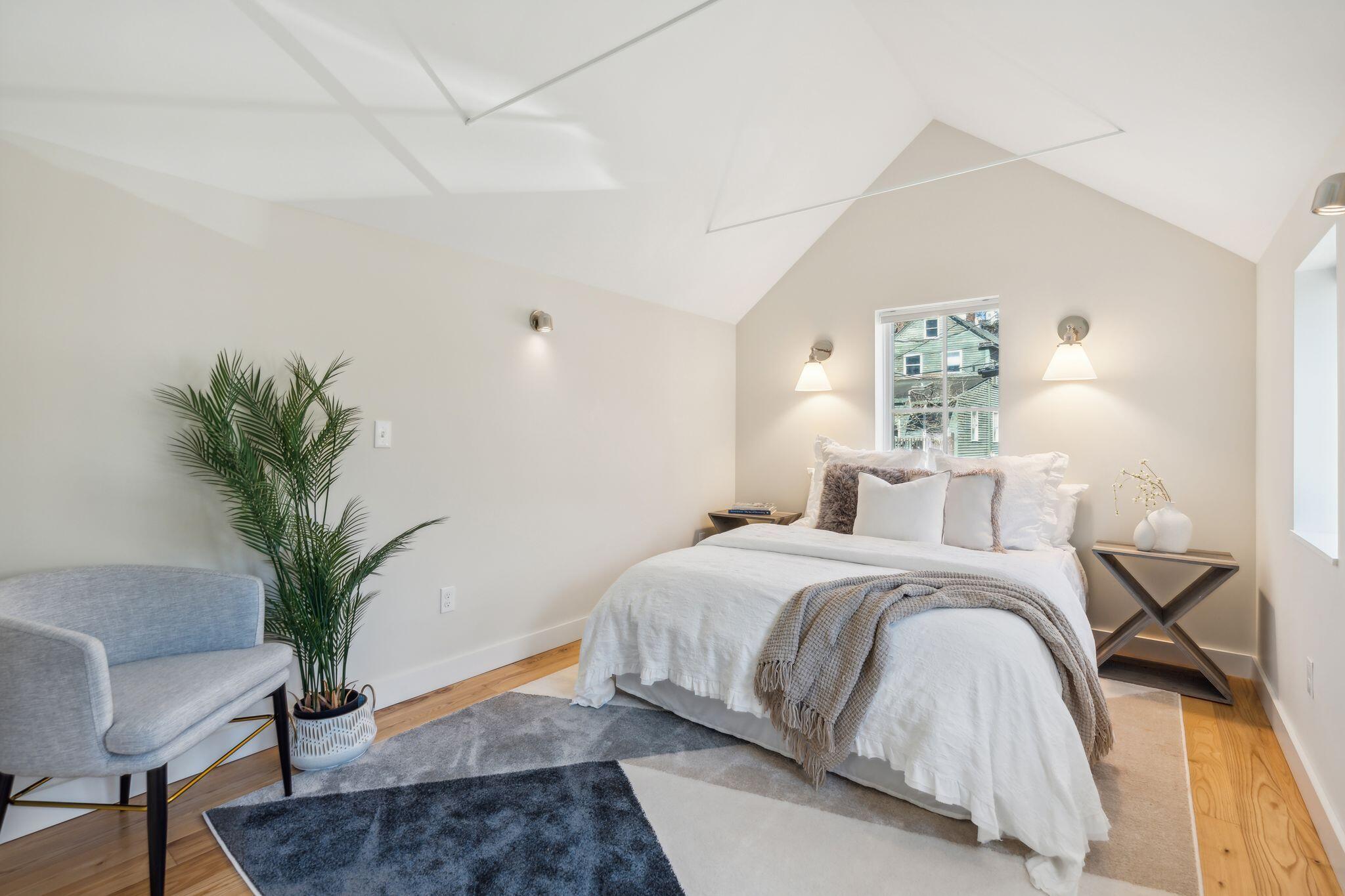 34 Hammond Street, A