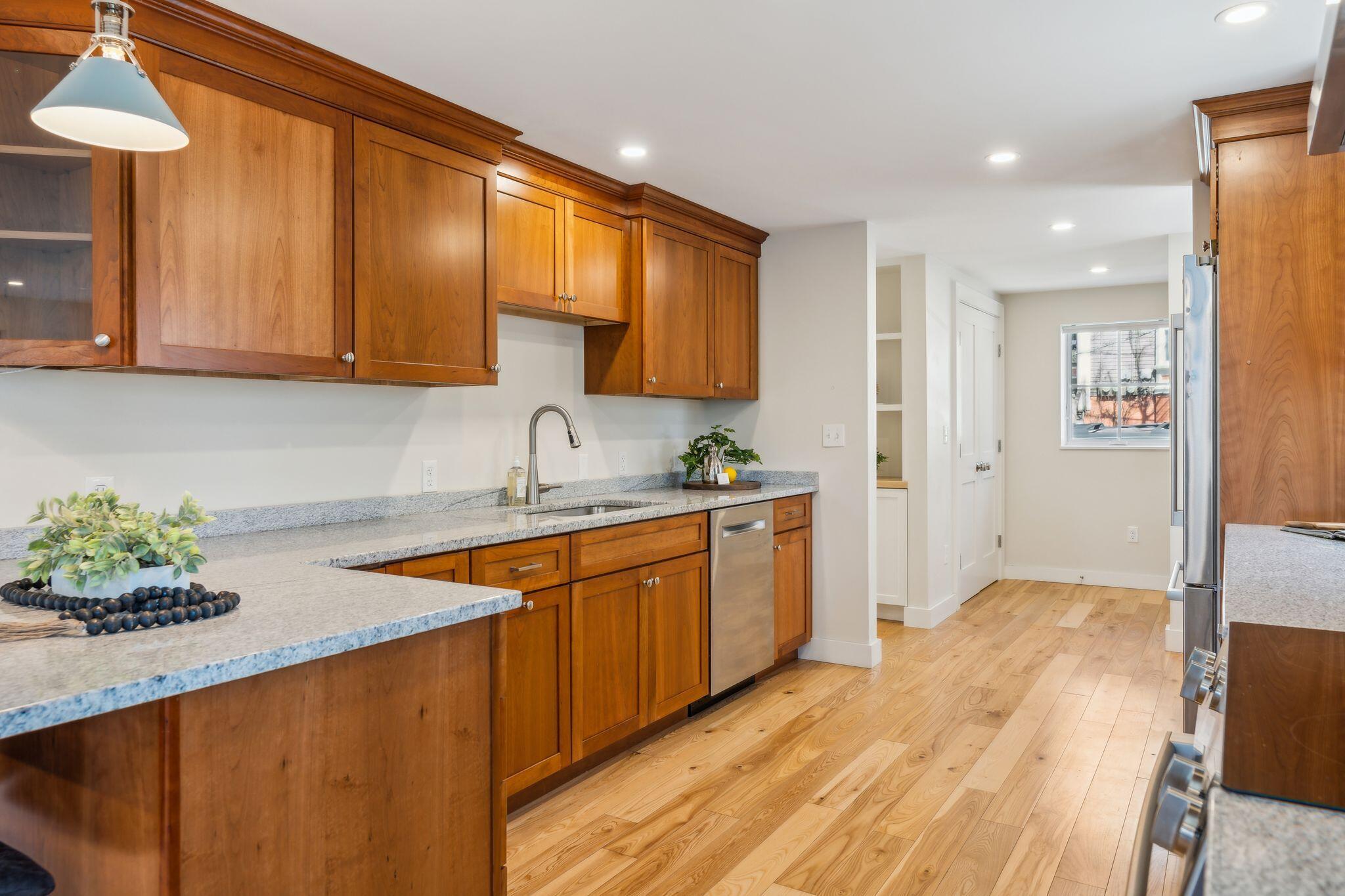 34 Hammond Street, A