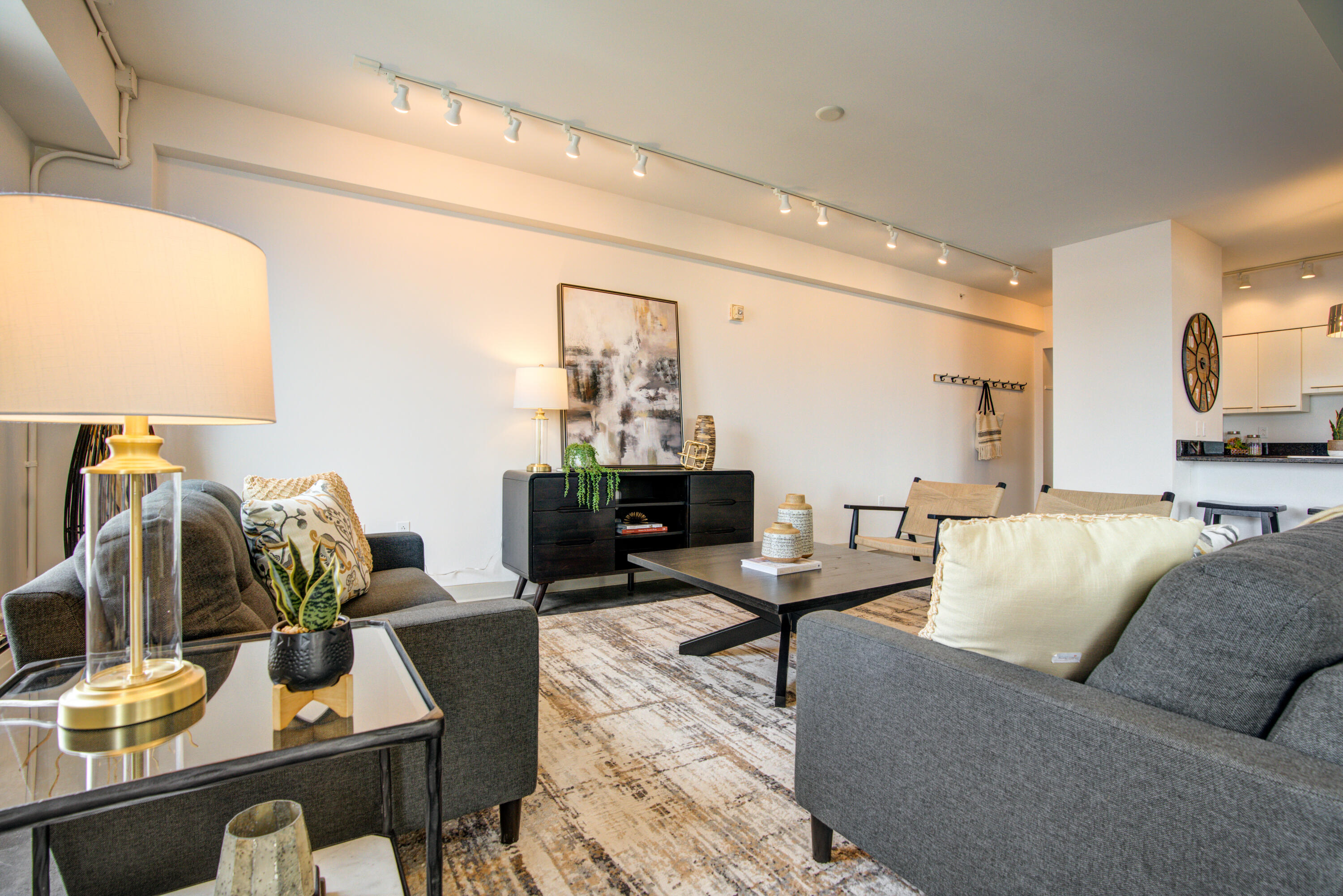 21 Chestnut Street, 601