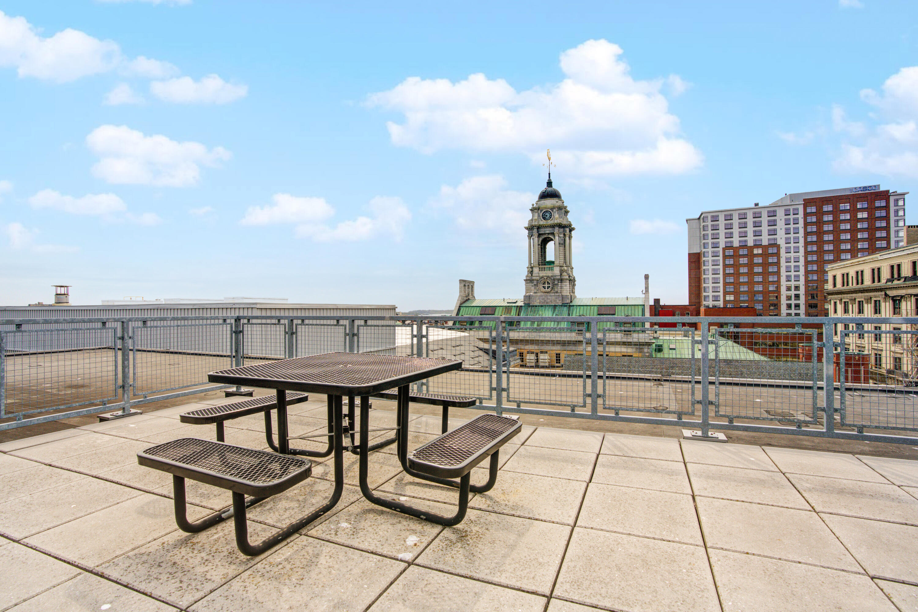 21 Chestnut Street, 601