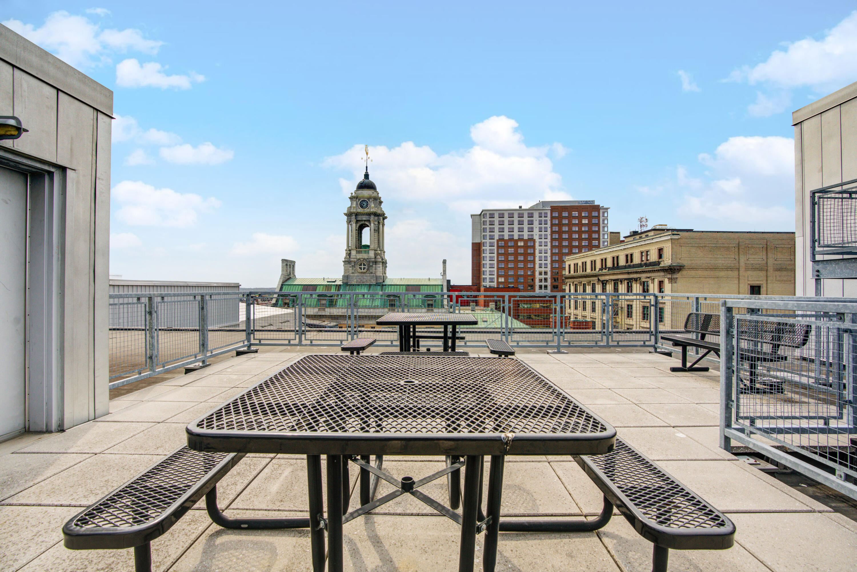 21 Chestnut Street, 601