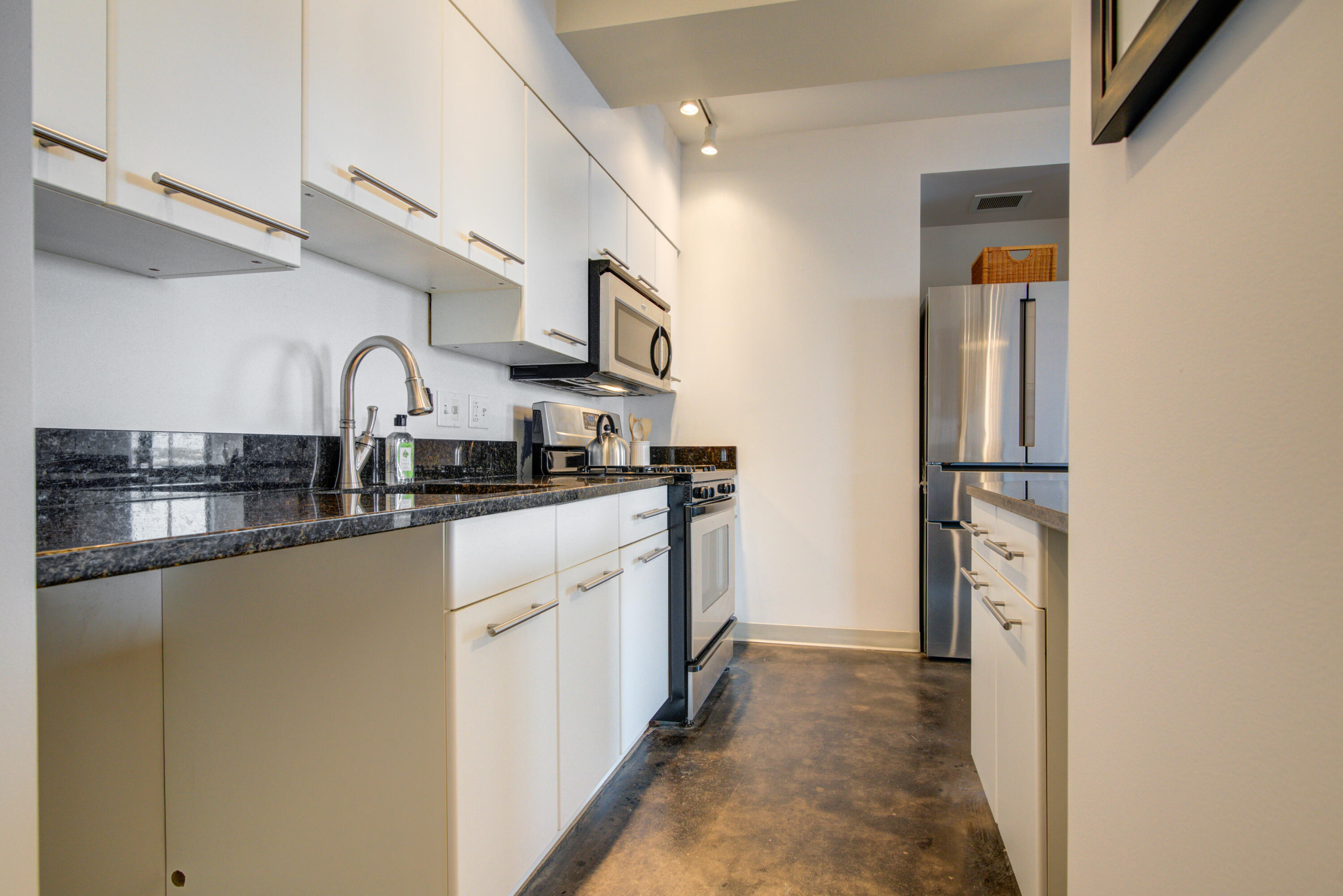 21 Chestnut Street, 601