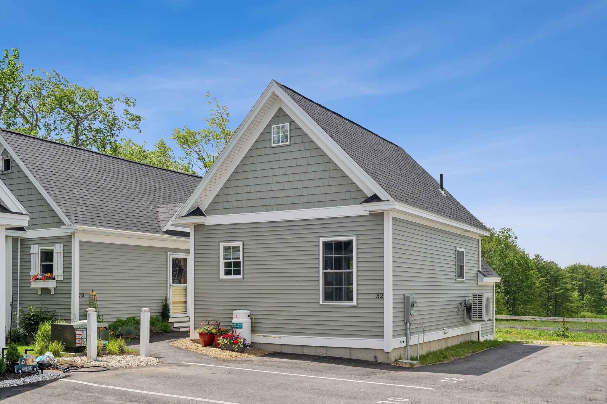 994 Portland Road, 32