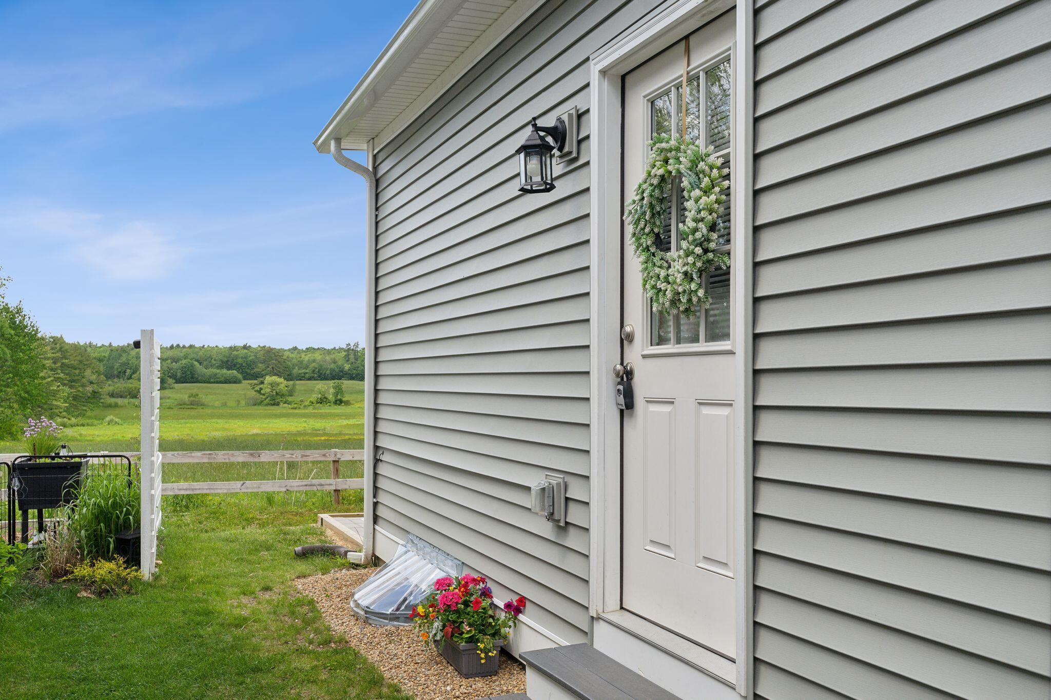 994 Portland Road, 32