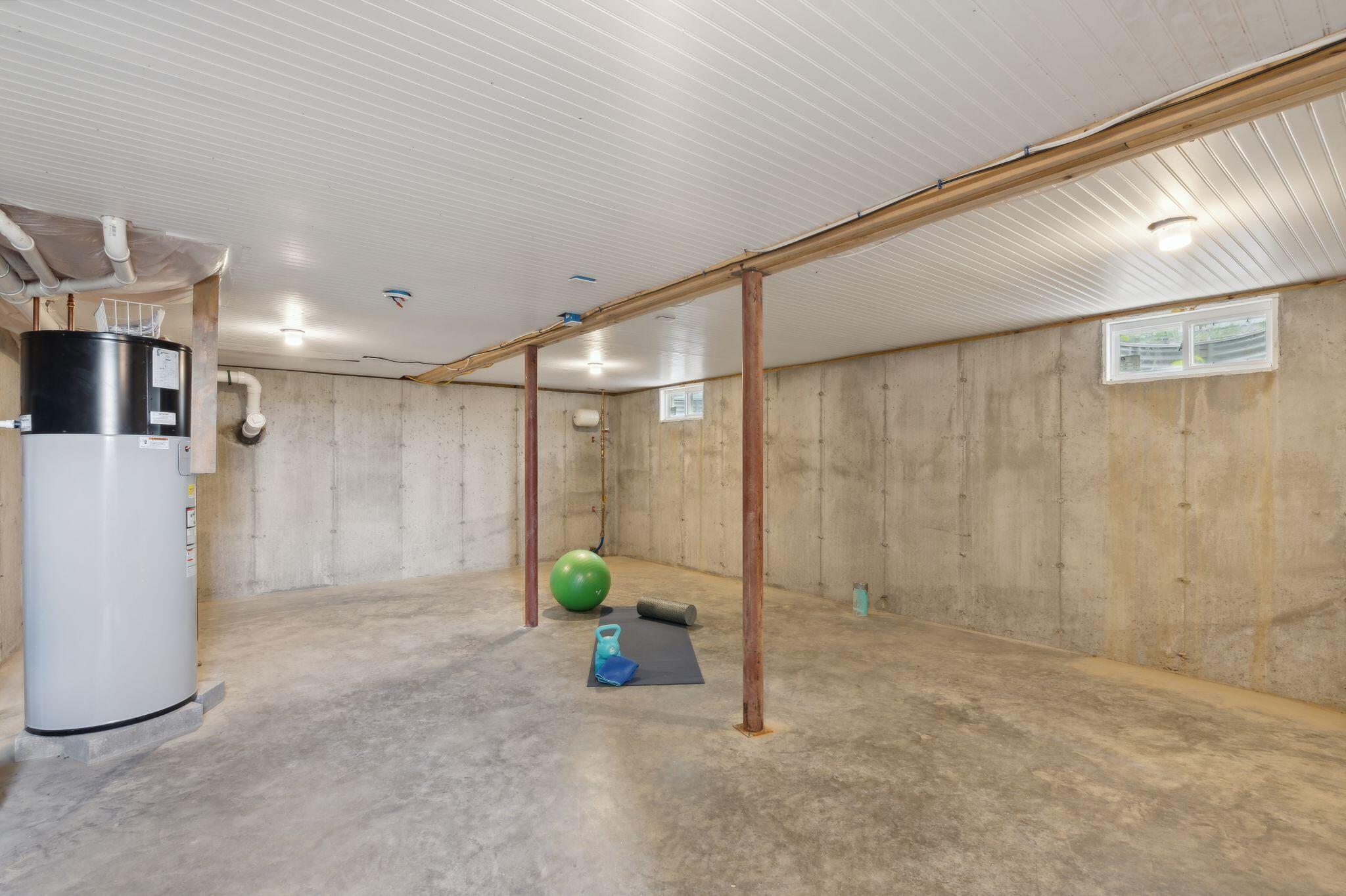 994 Portland Road, 32