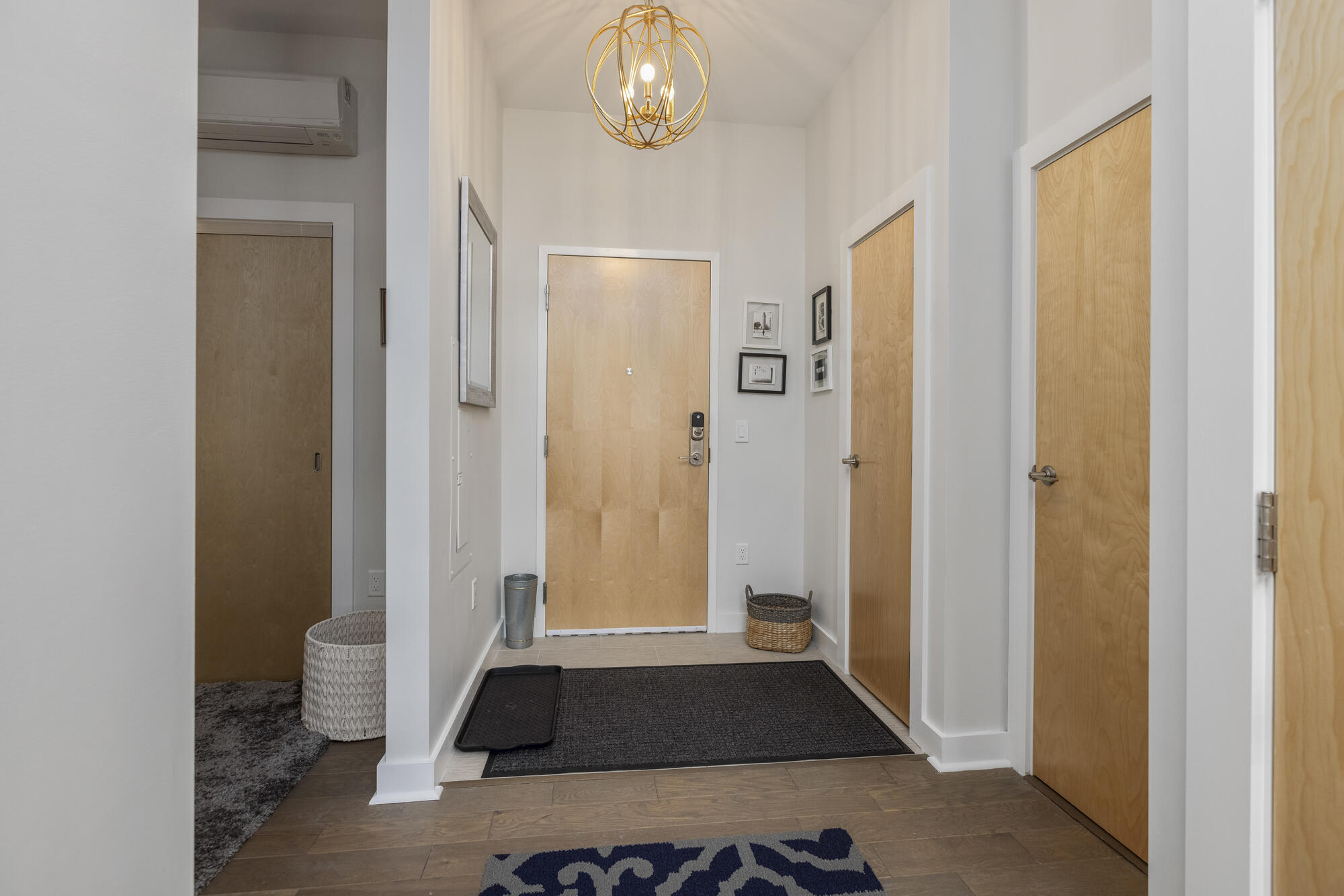 113 Newbury Street, 408