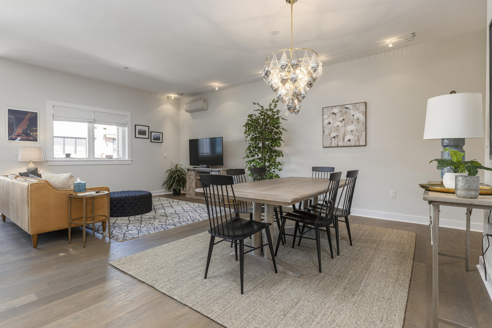 113 Newbury Street, 408