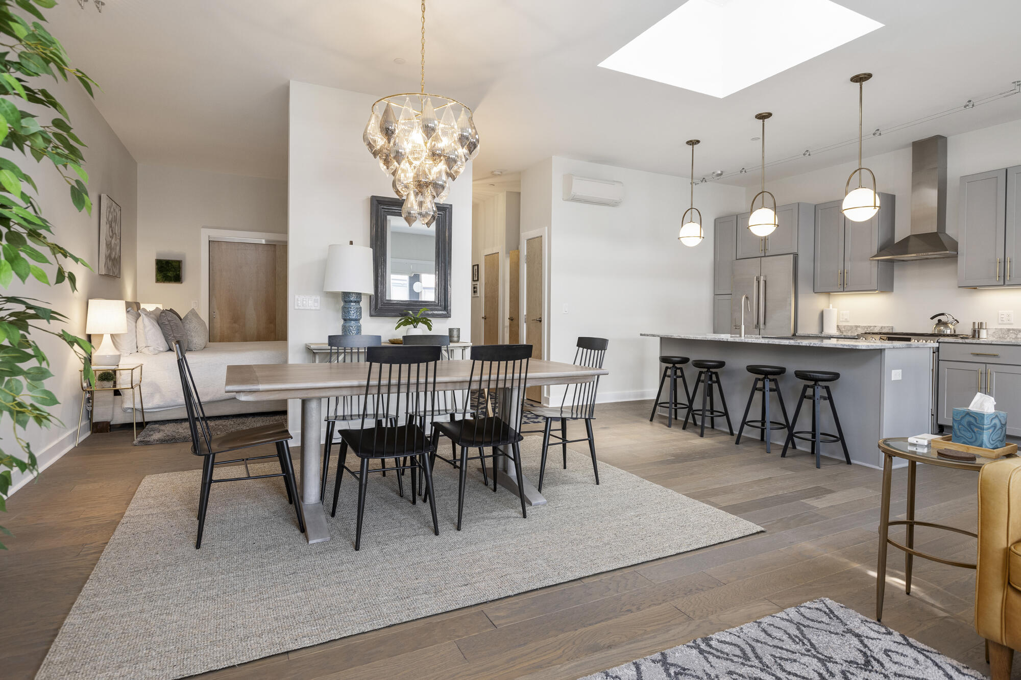 113 Newbury Street, 408