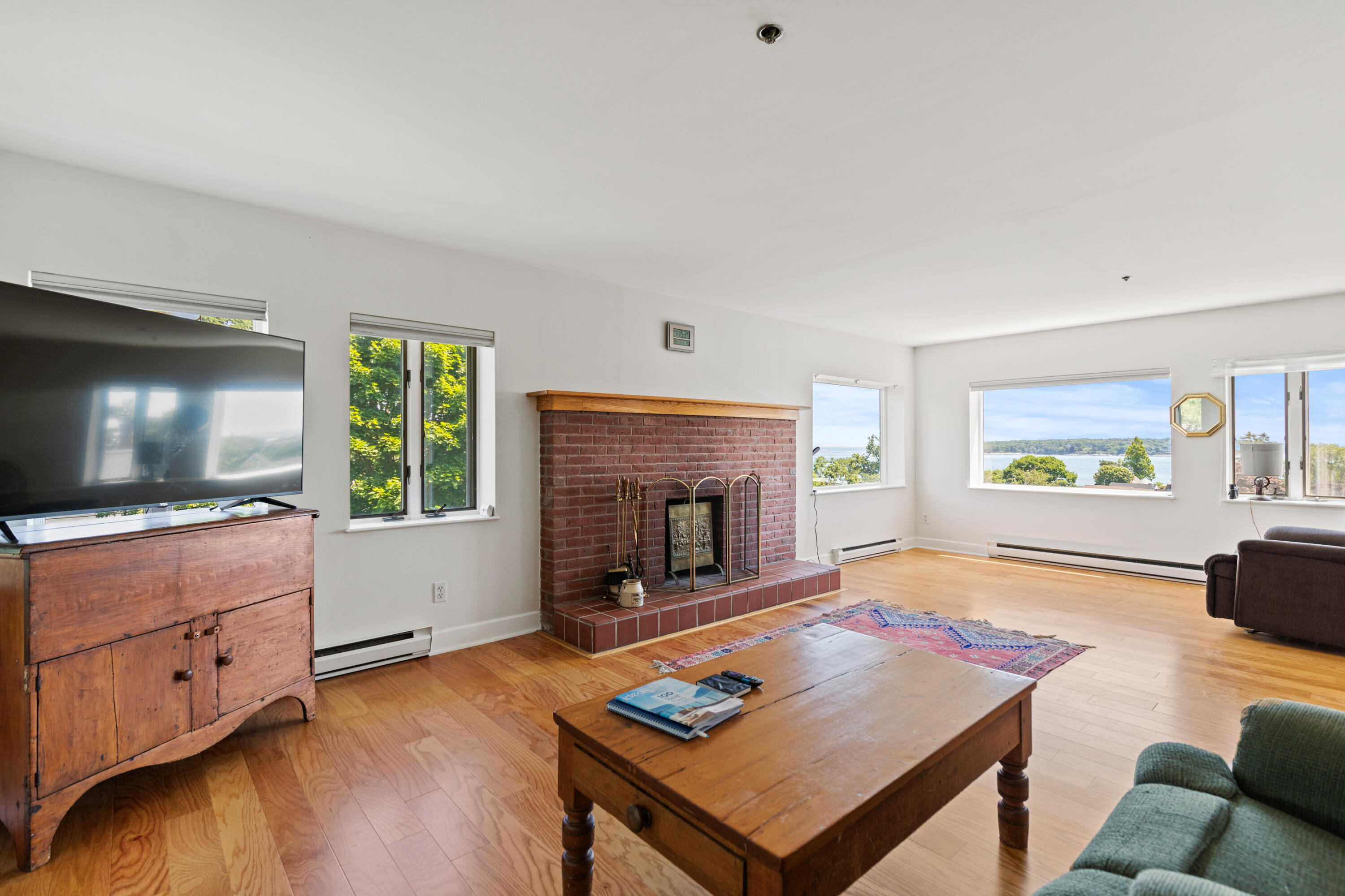 149 Fort Road, 10