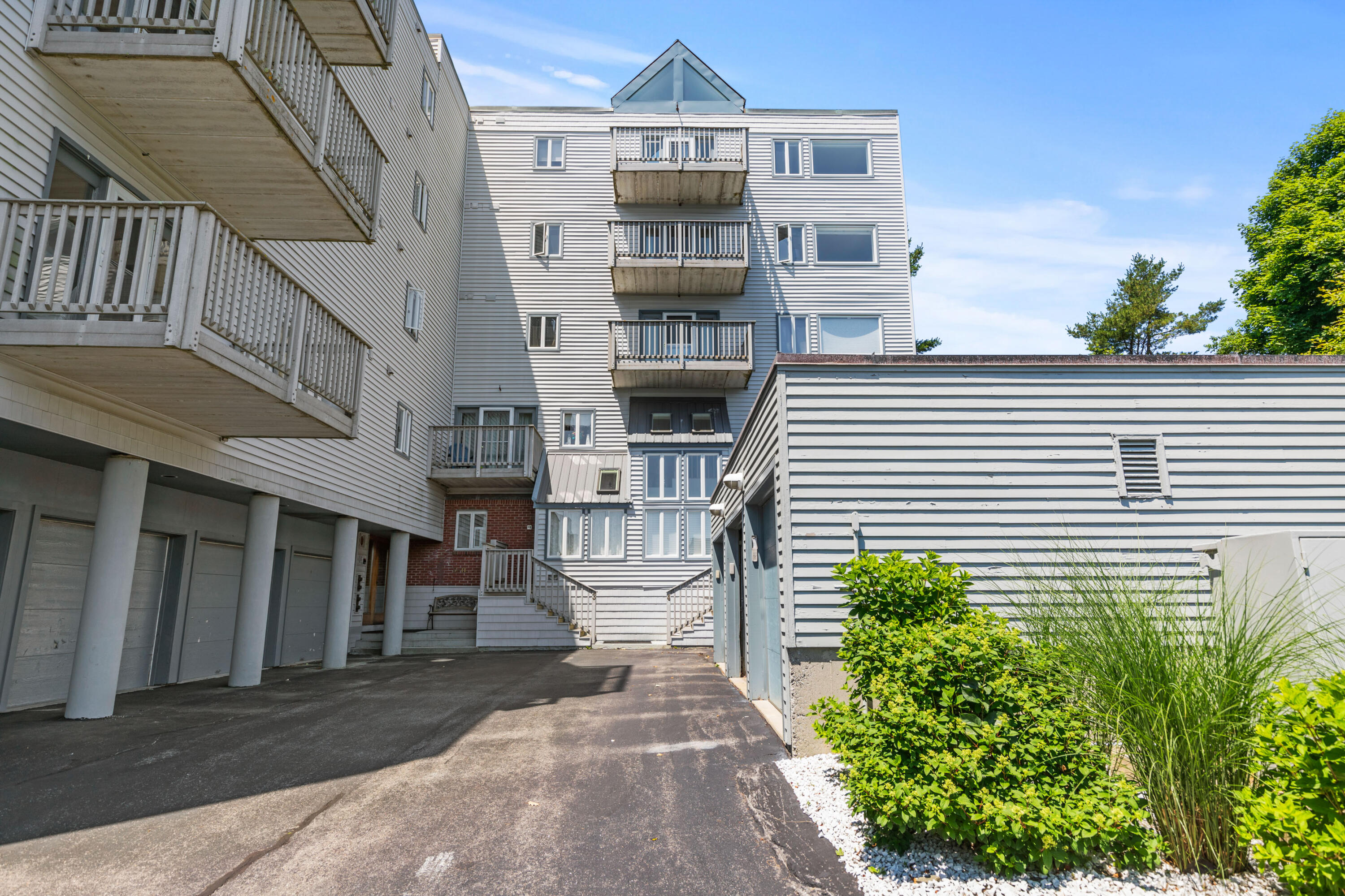 149 Fort Road, 10