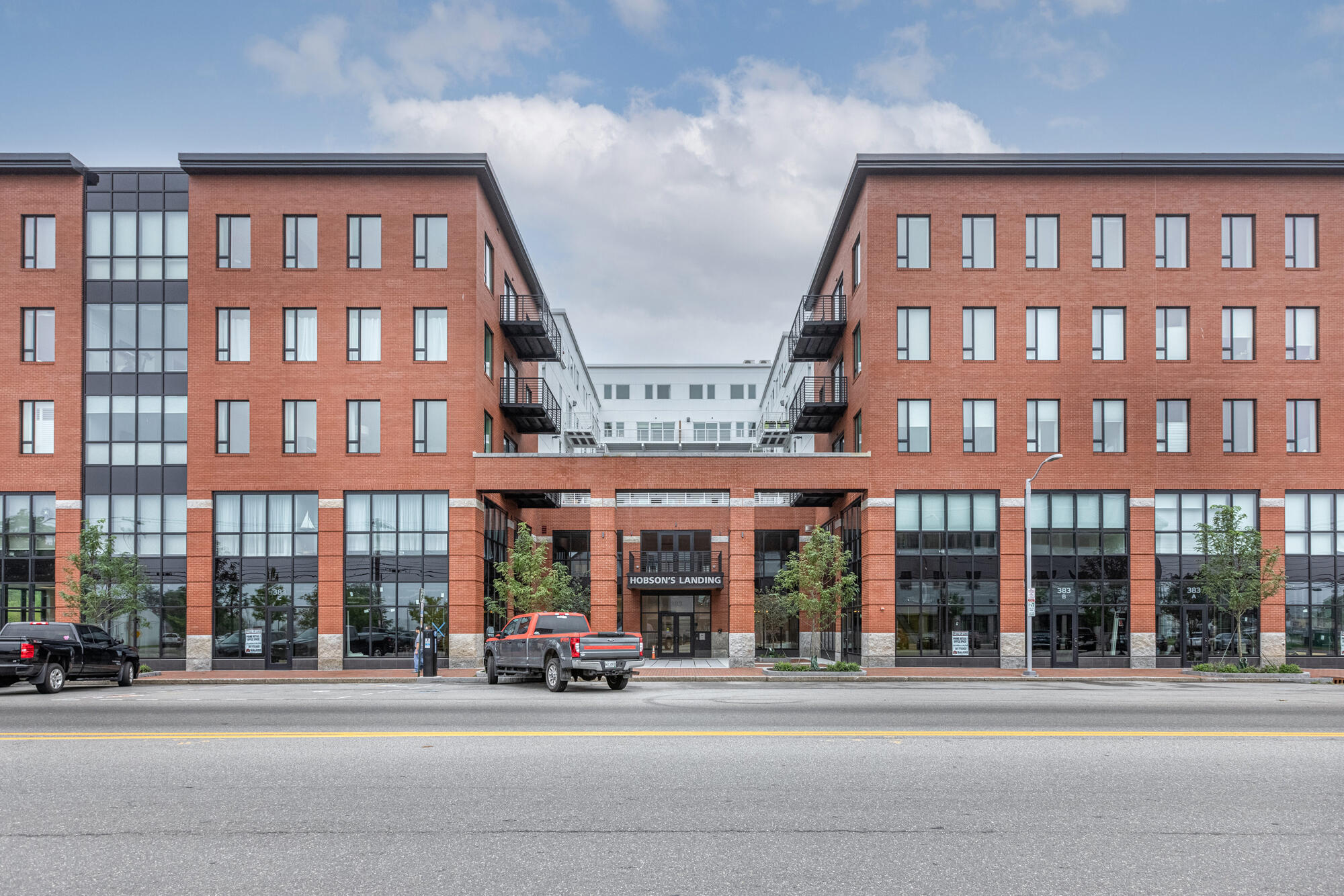 383 Commercial Street, 406
