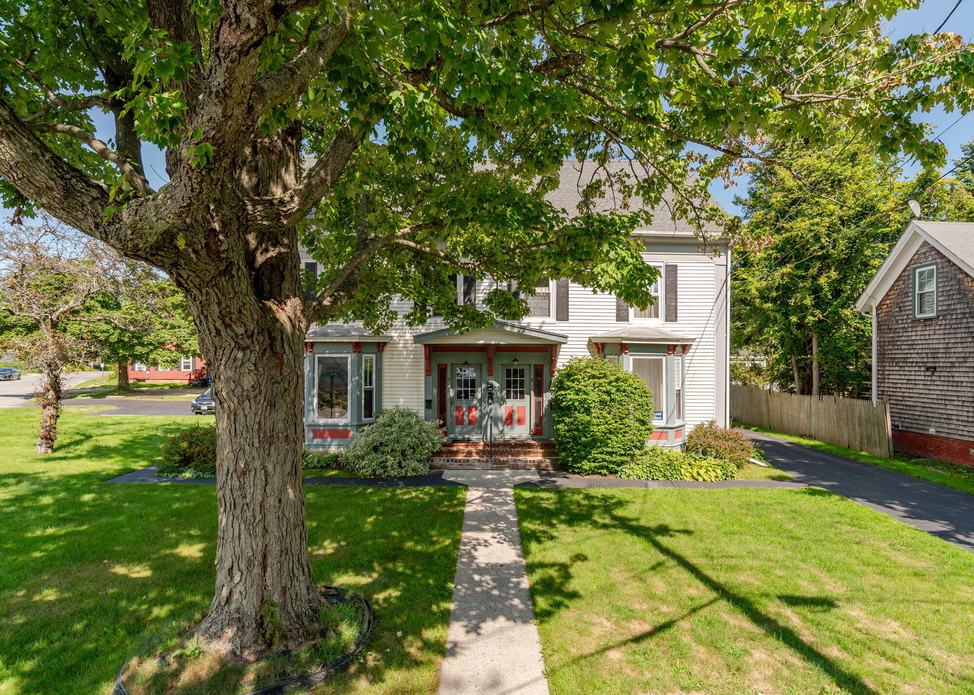 2 Oak Street