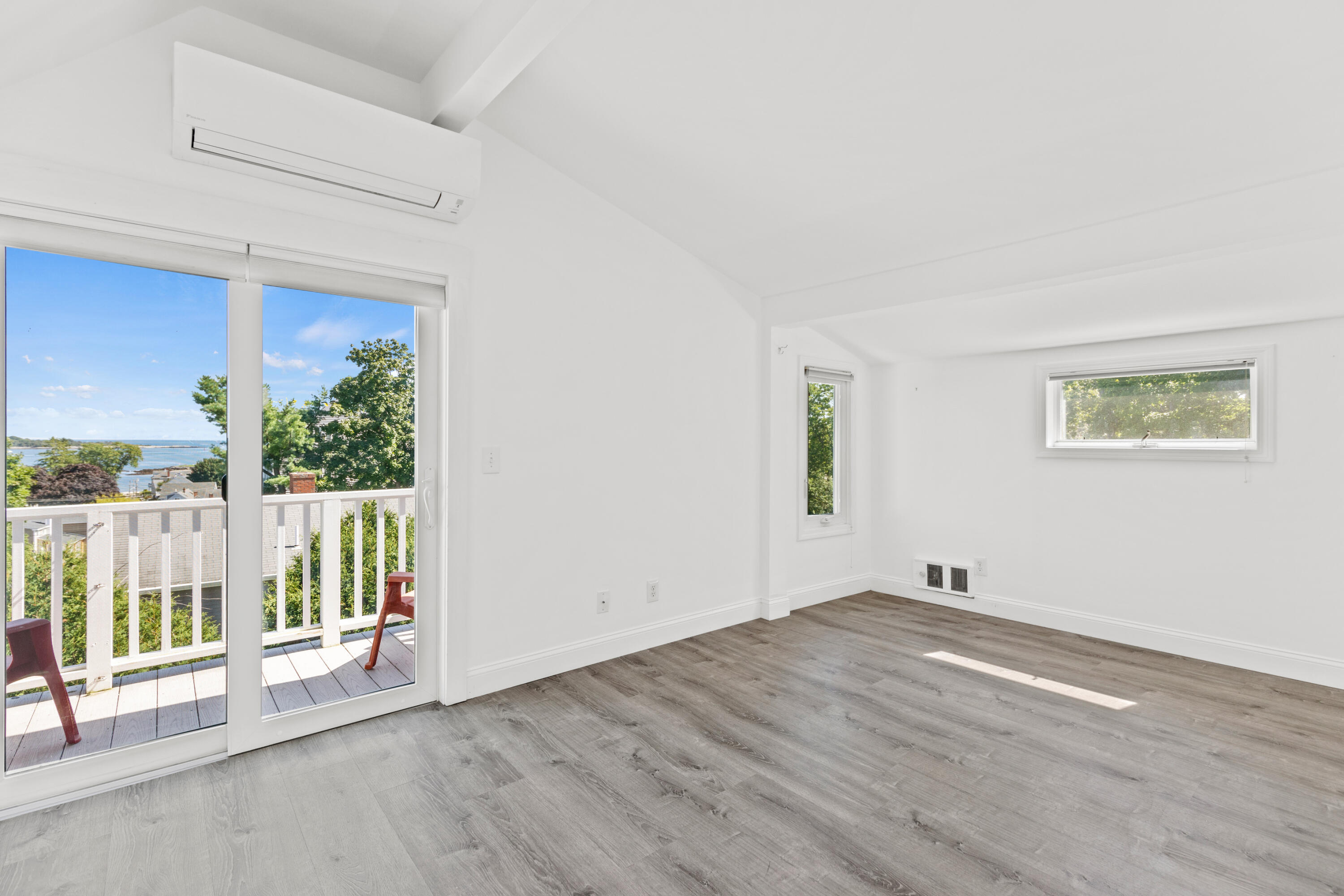 60 Surfsite Road