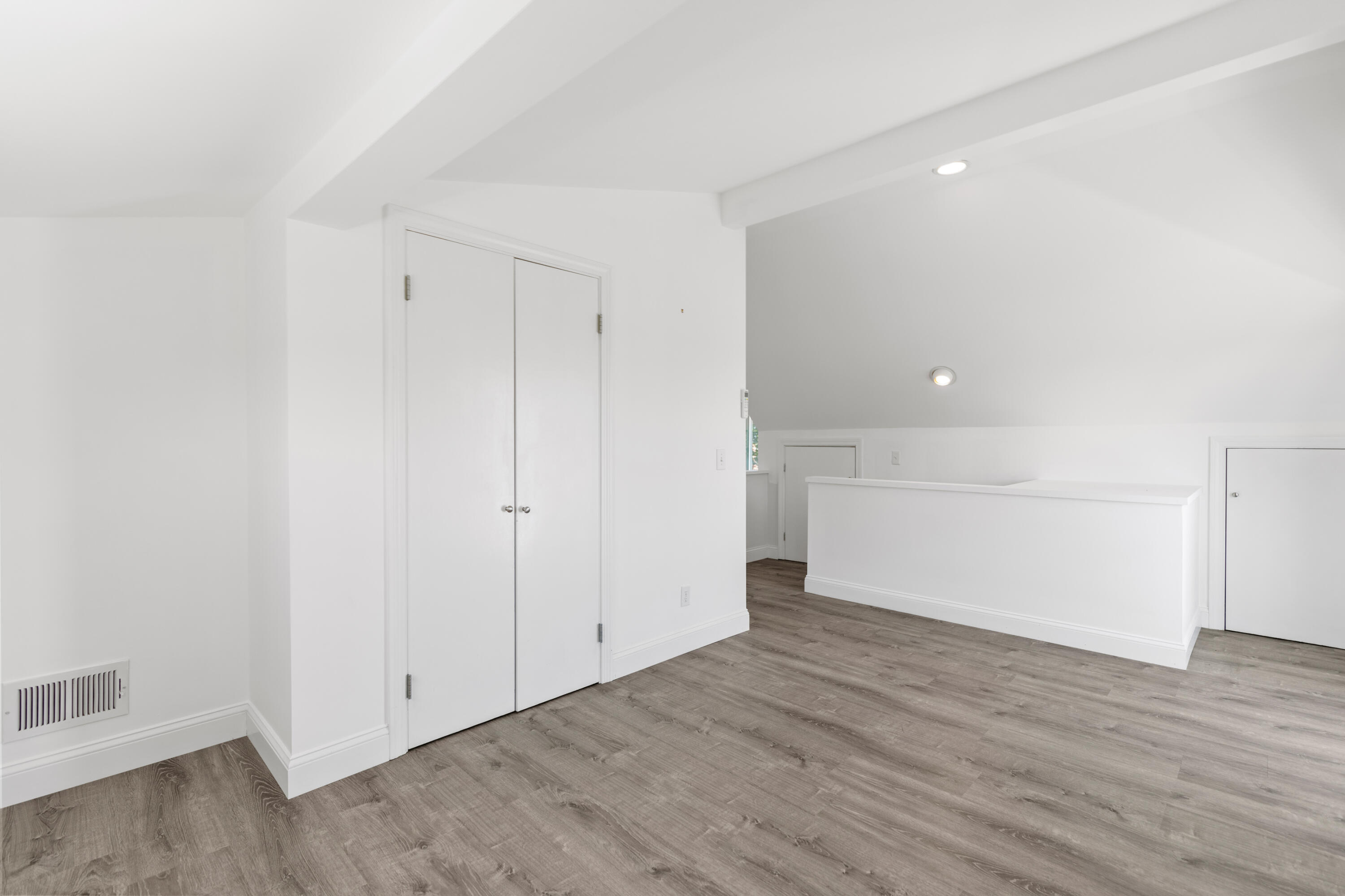 60 Surfsite Road