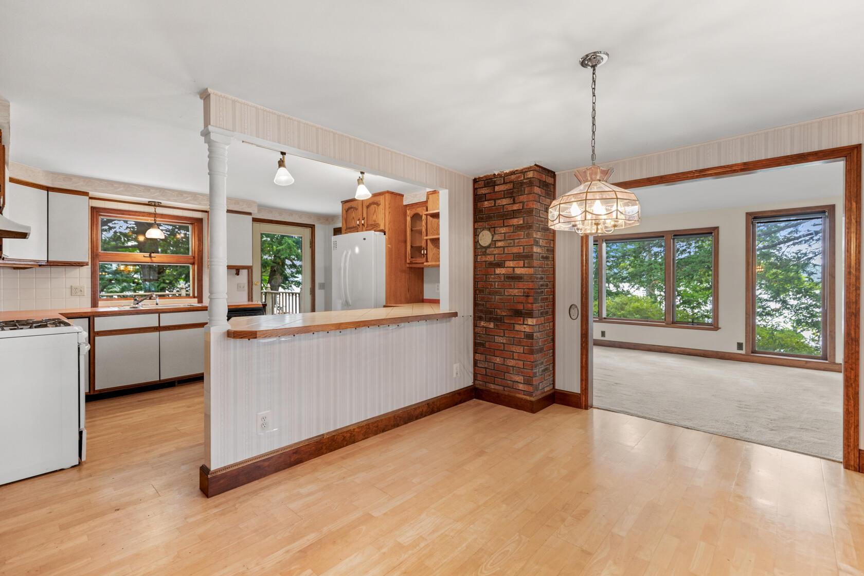 45 Lakeside Drive