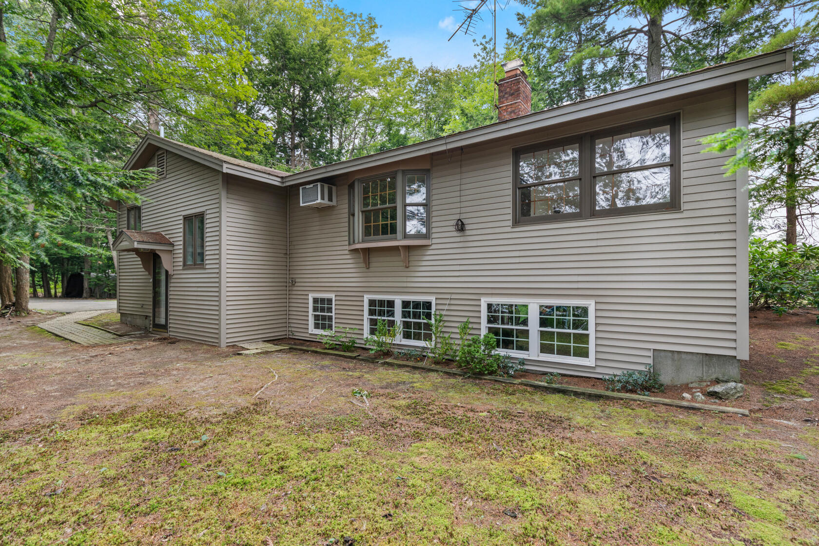 45 Lakeside Drive