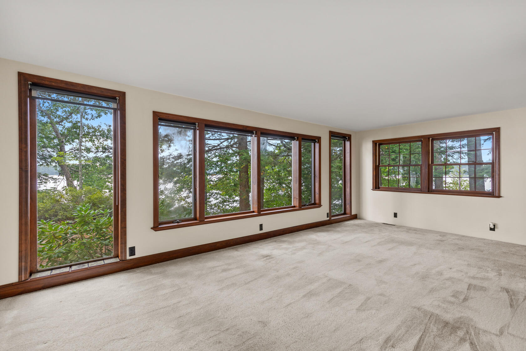45 Lakeside Drive