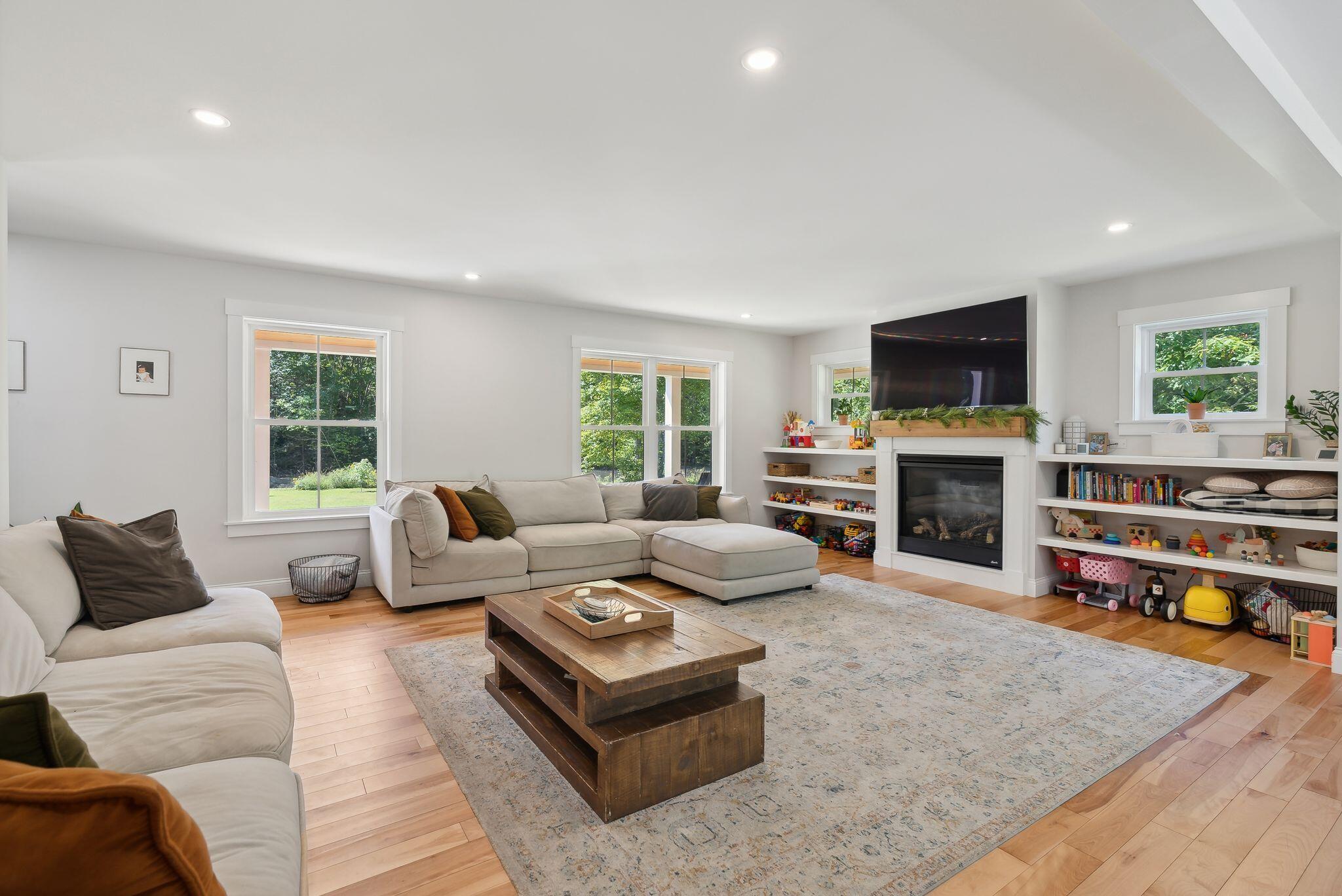 735 Hallowell Road