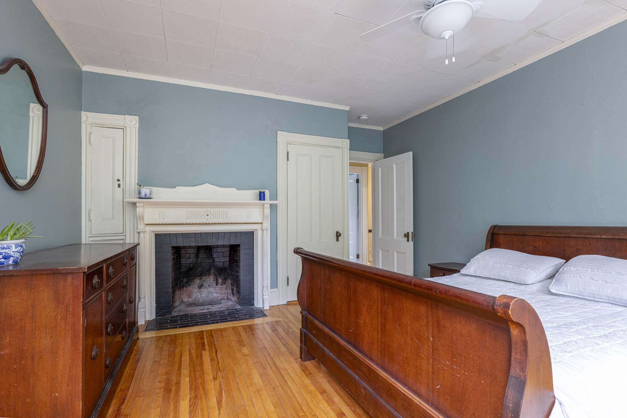 16 Nevens Street