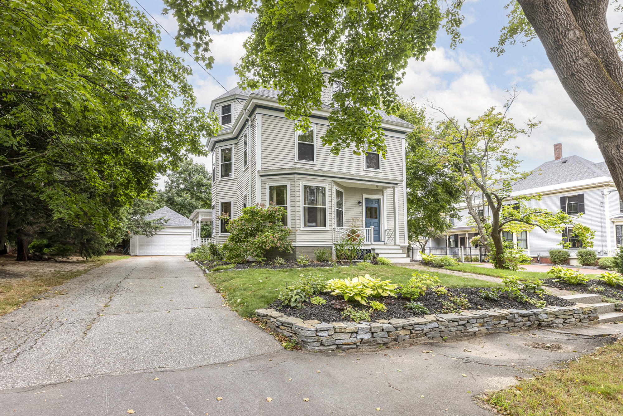 16 Nevens Street