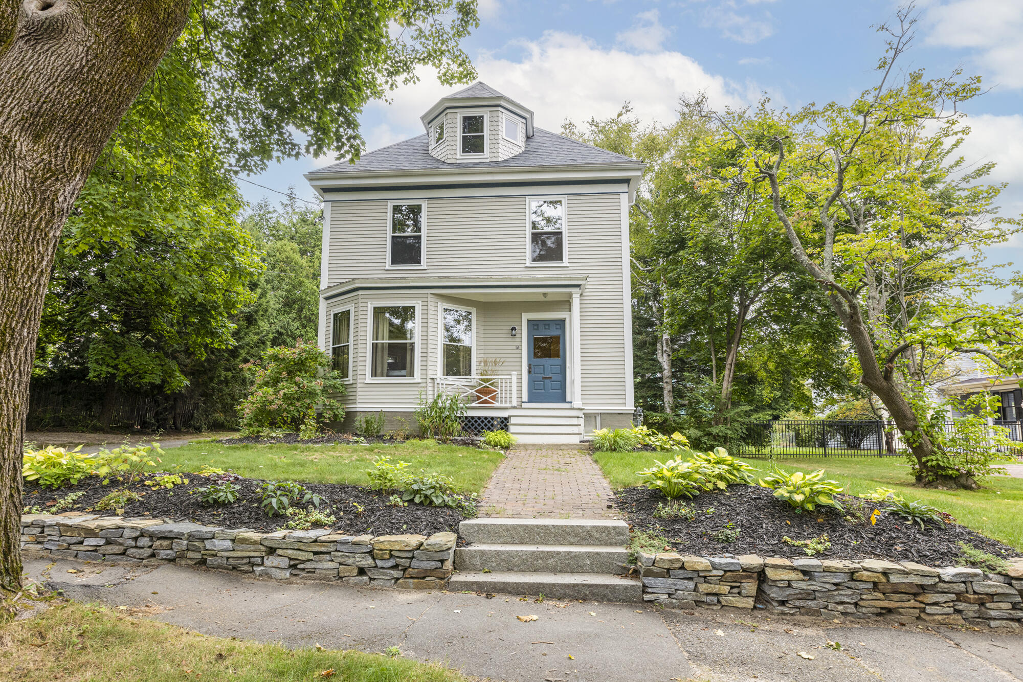 16 Nevens Street