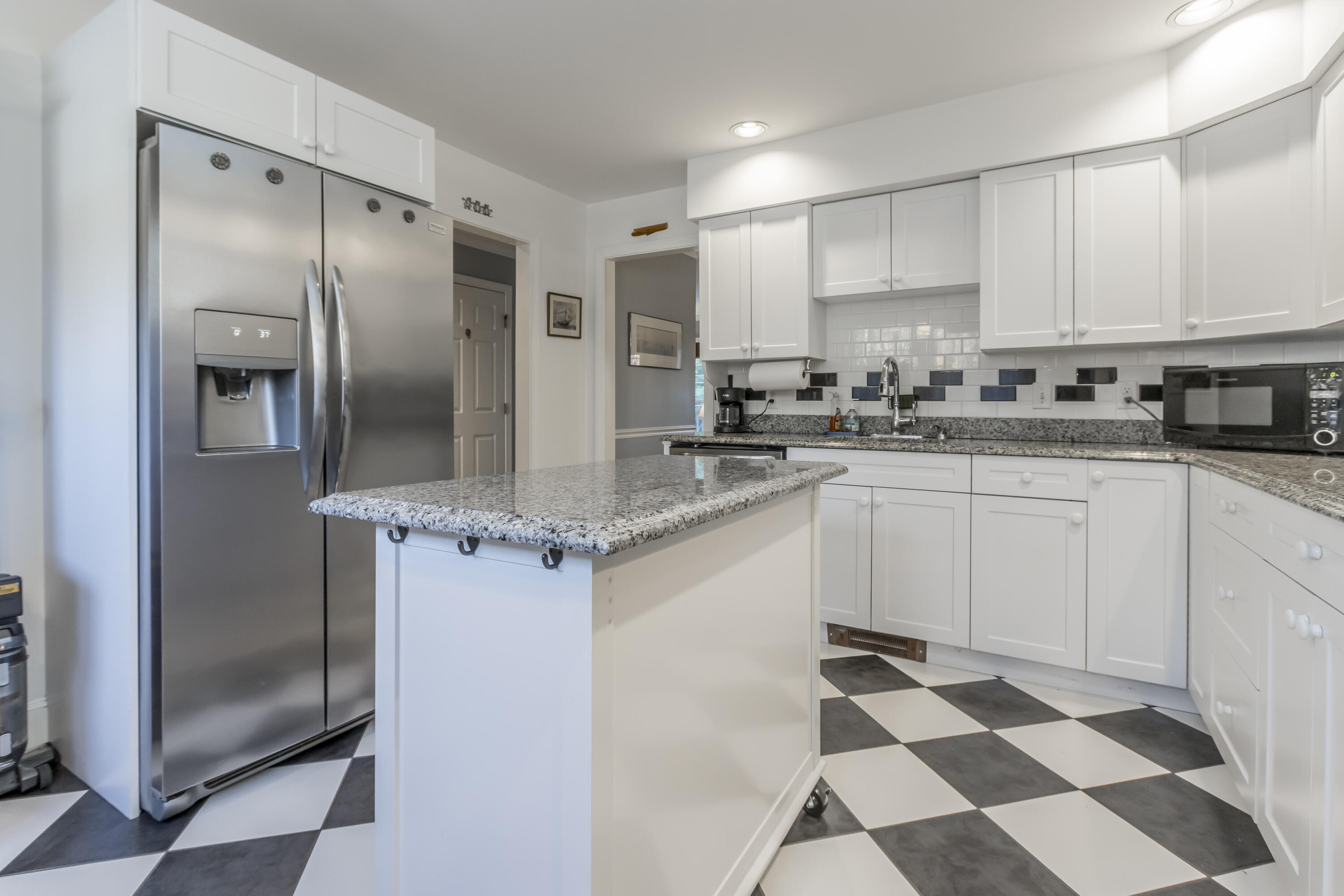 8 Lupine Court, 8