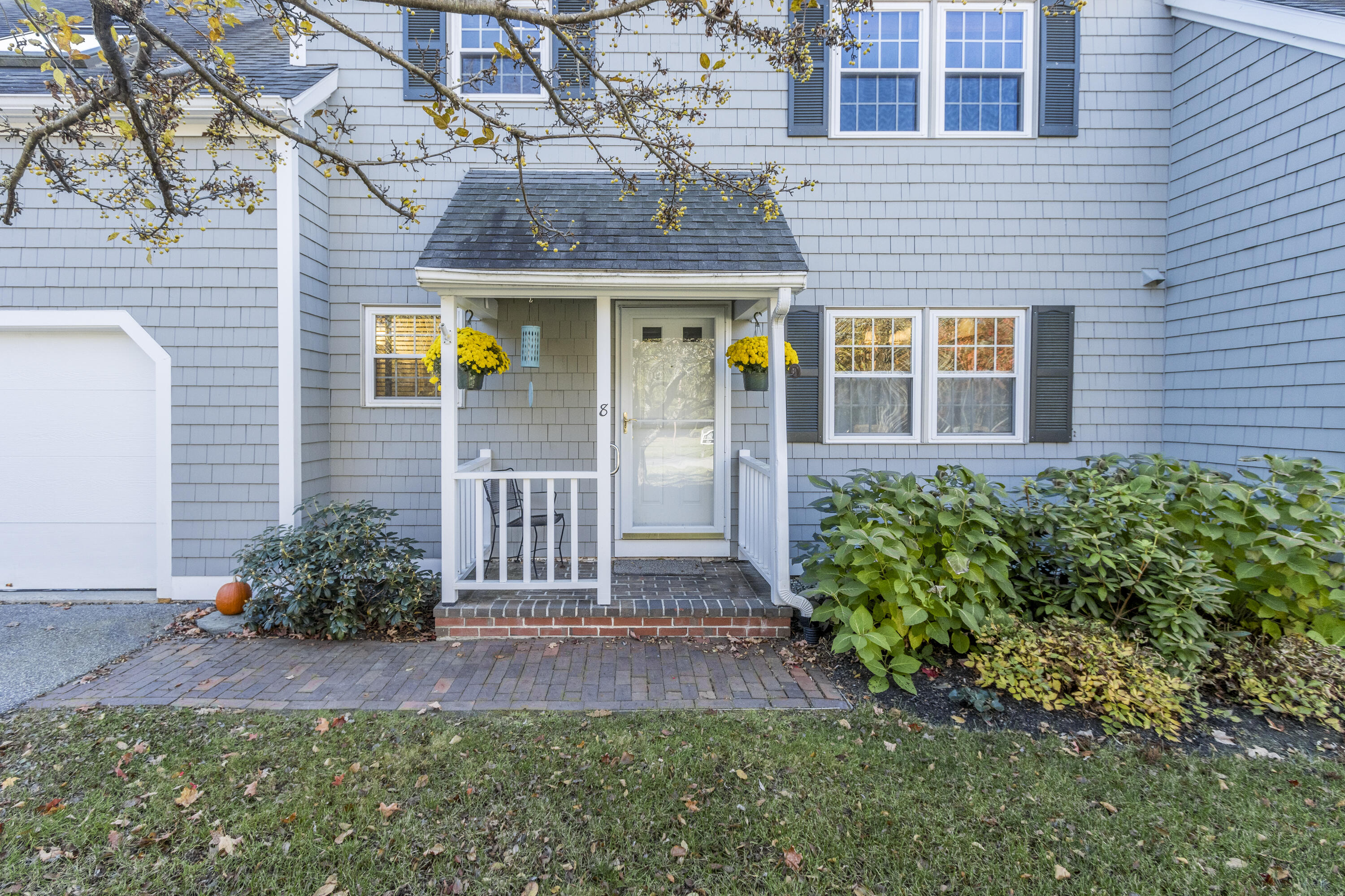 8 Lupine Court, 8