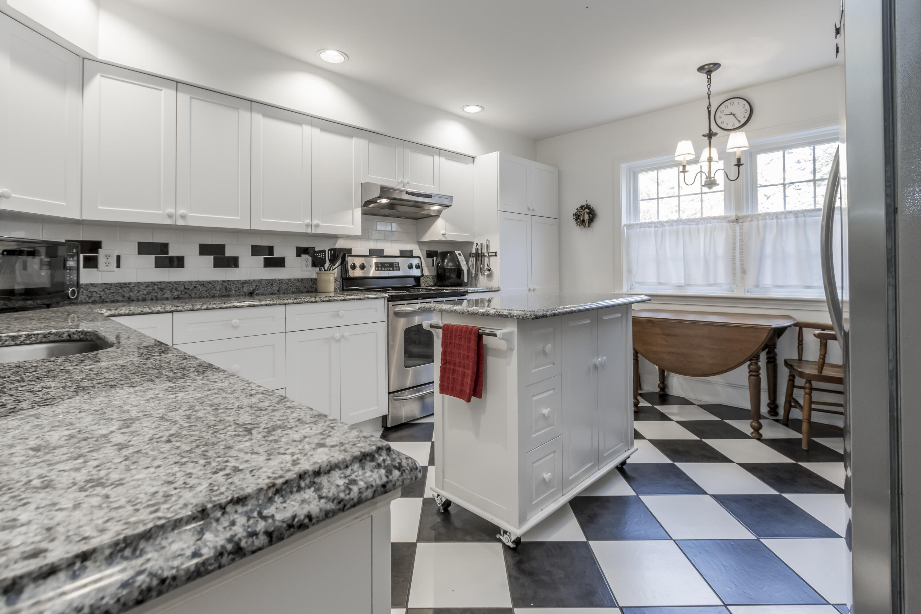 8 Lupine Court, 8