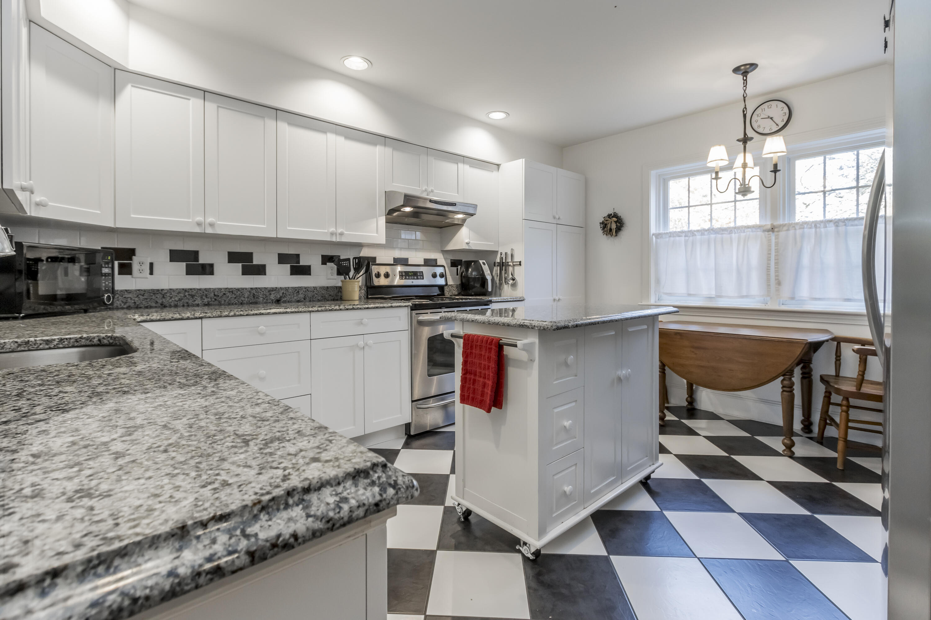 8 Lupine Court, 8