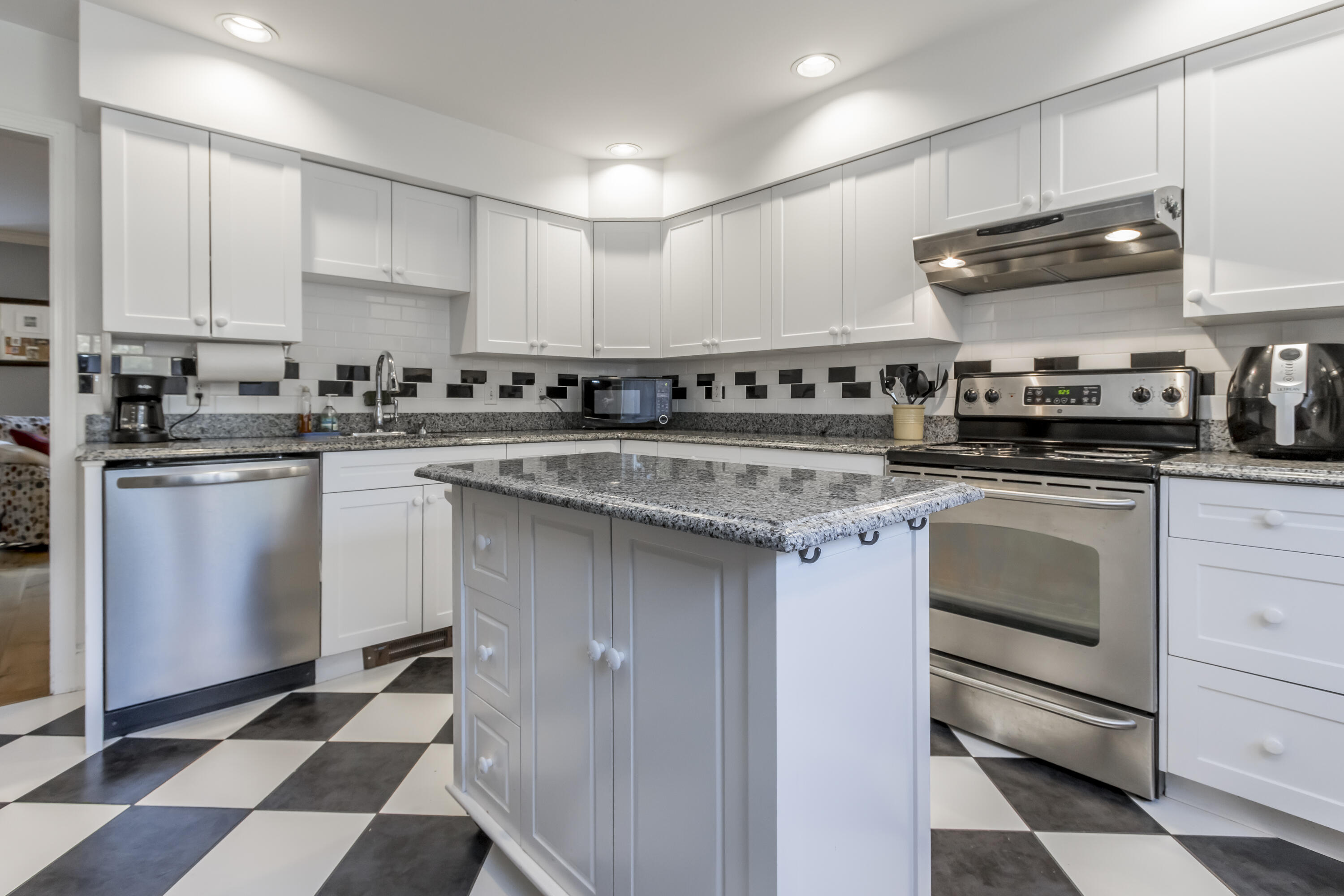8 Lupine Court, 8