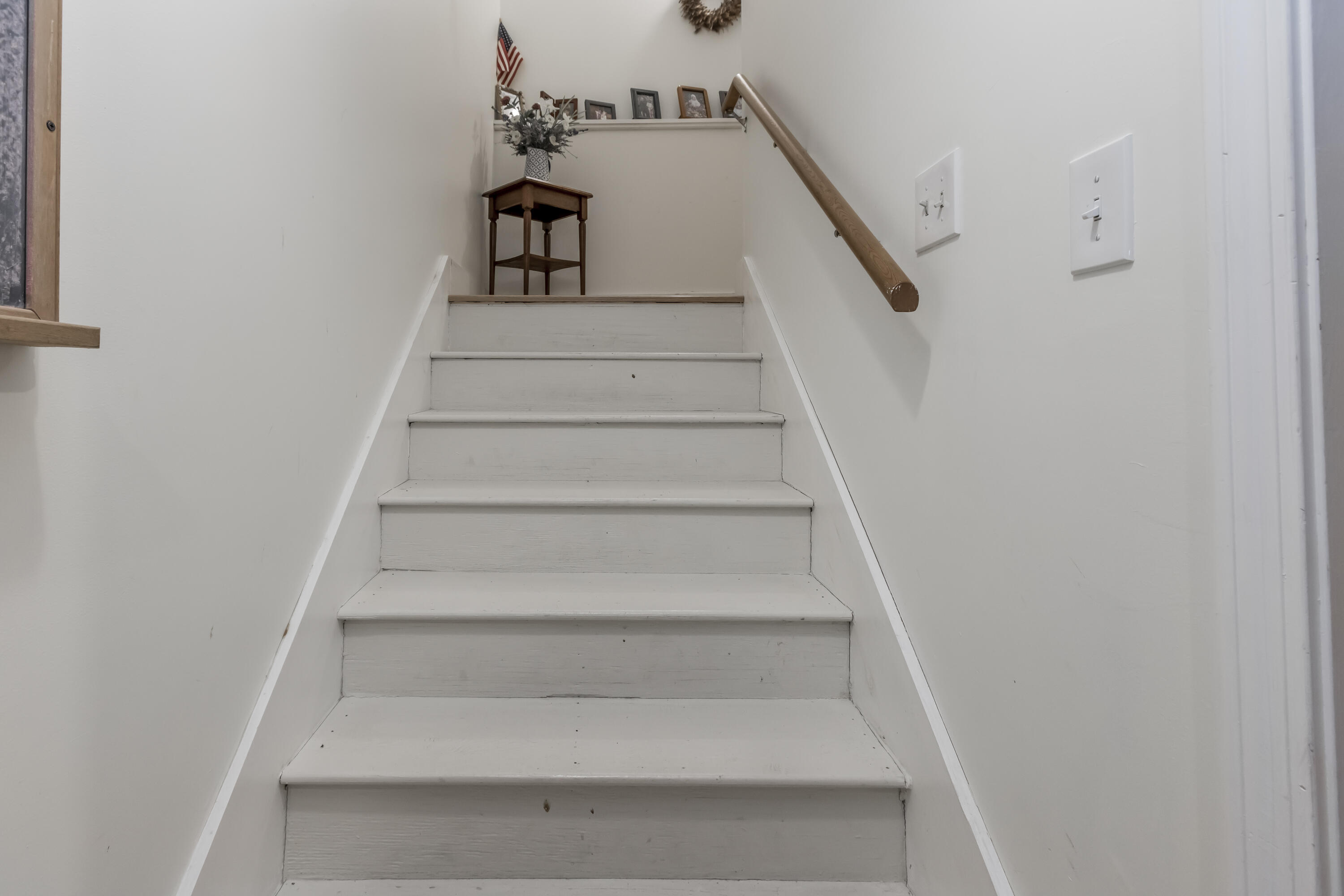 8 Lupine Court, 8