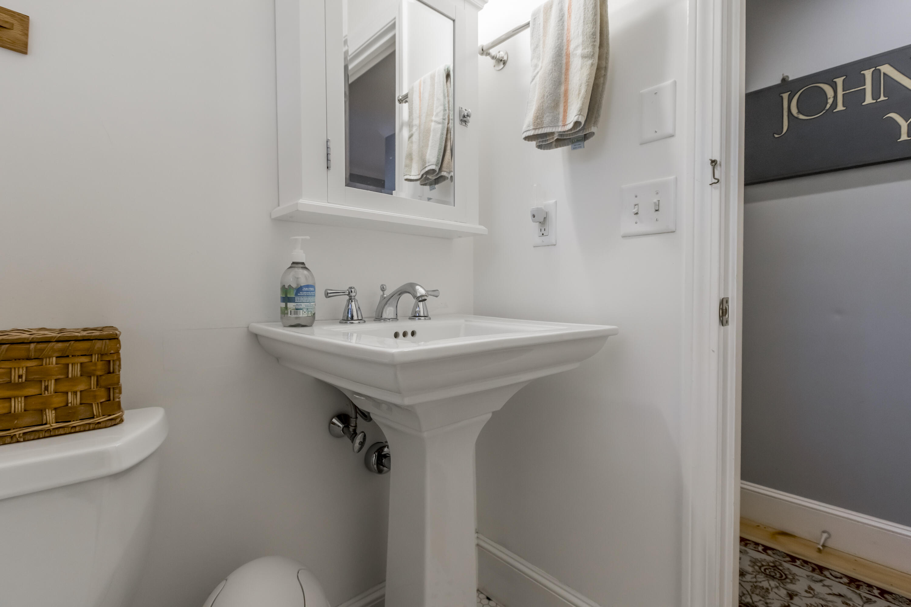 8 Lupine Court, 8