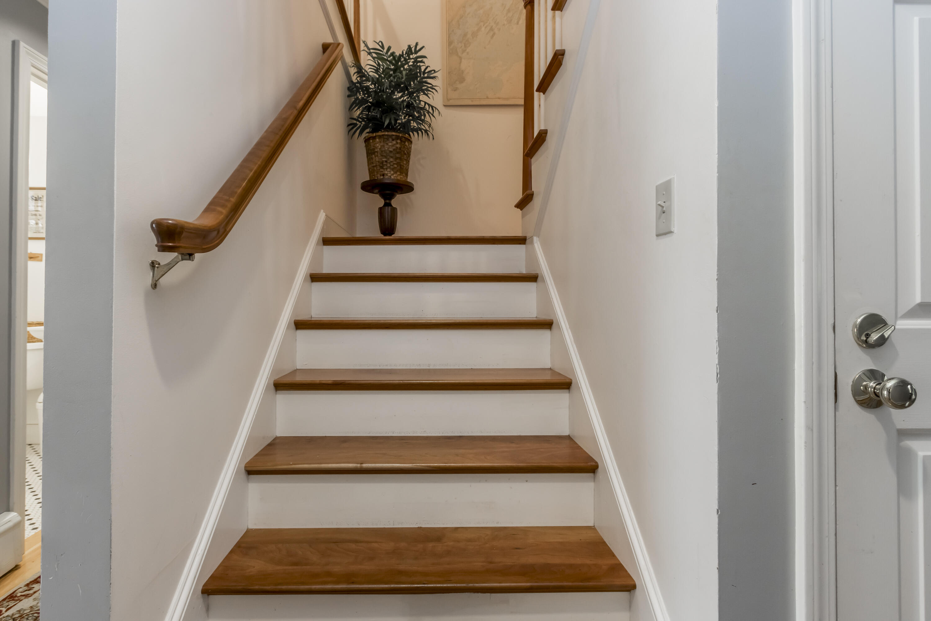 8 Lupine Court, 8