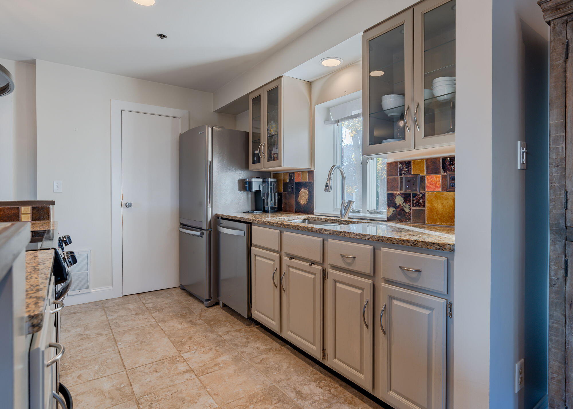 149 Fort Road, 4