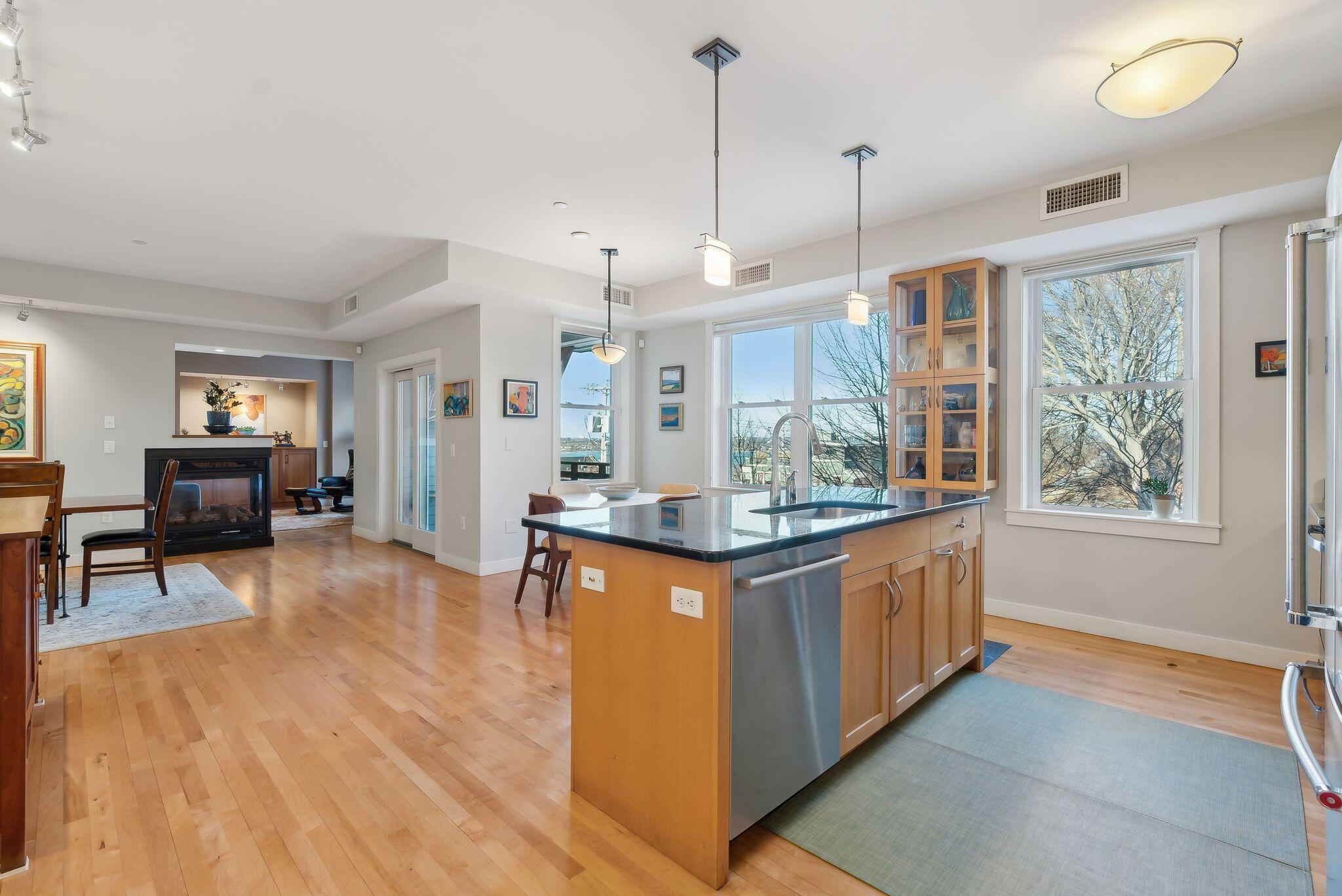 135 Sheridan Street, 303