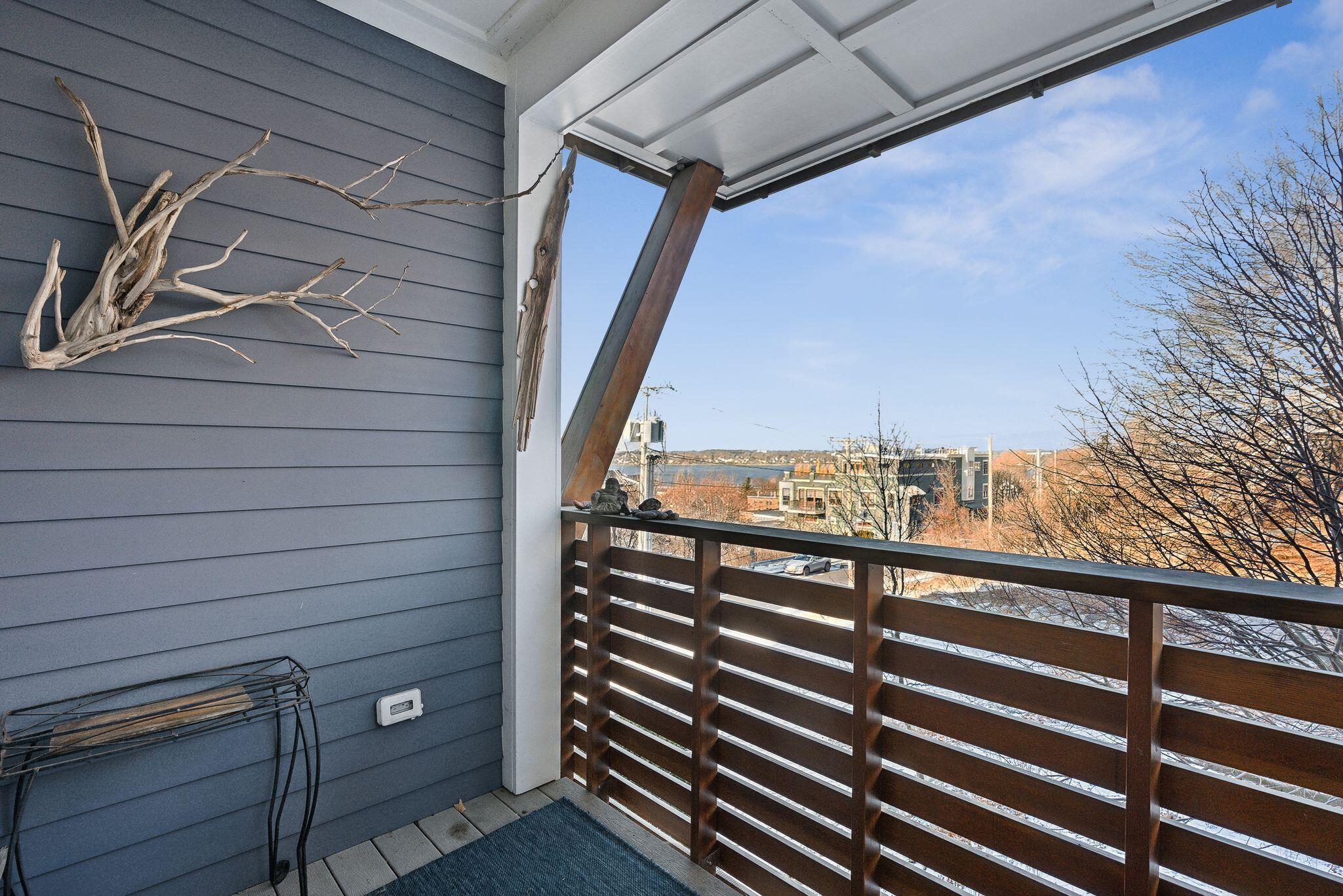 135 Sheridan Street, 303