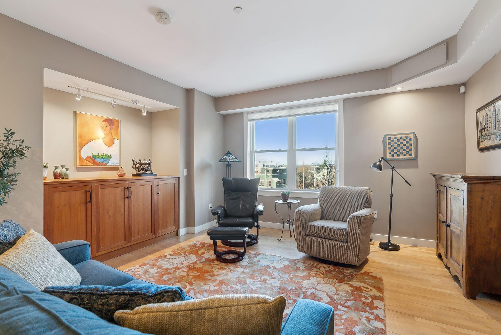 135 Sheridan Street, 303