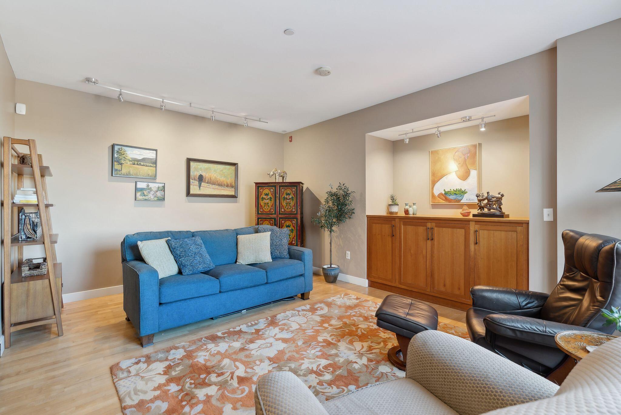 135 Sheridan Street, 303