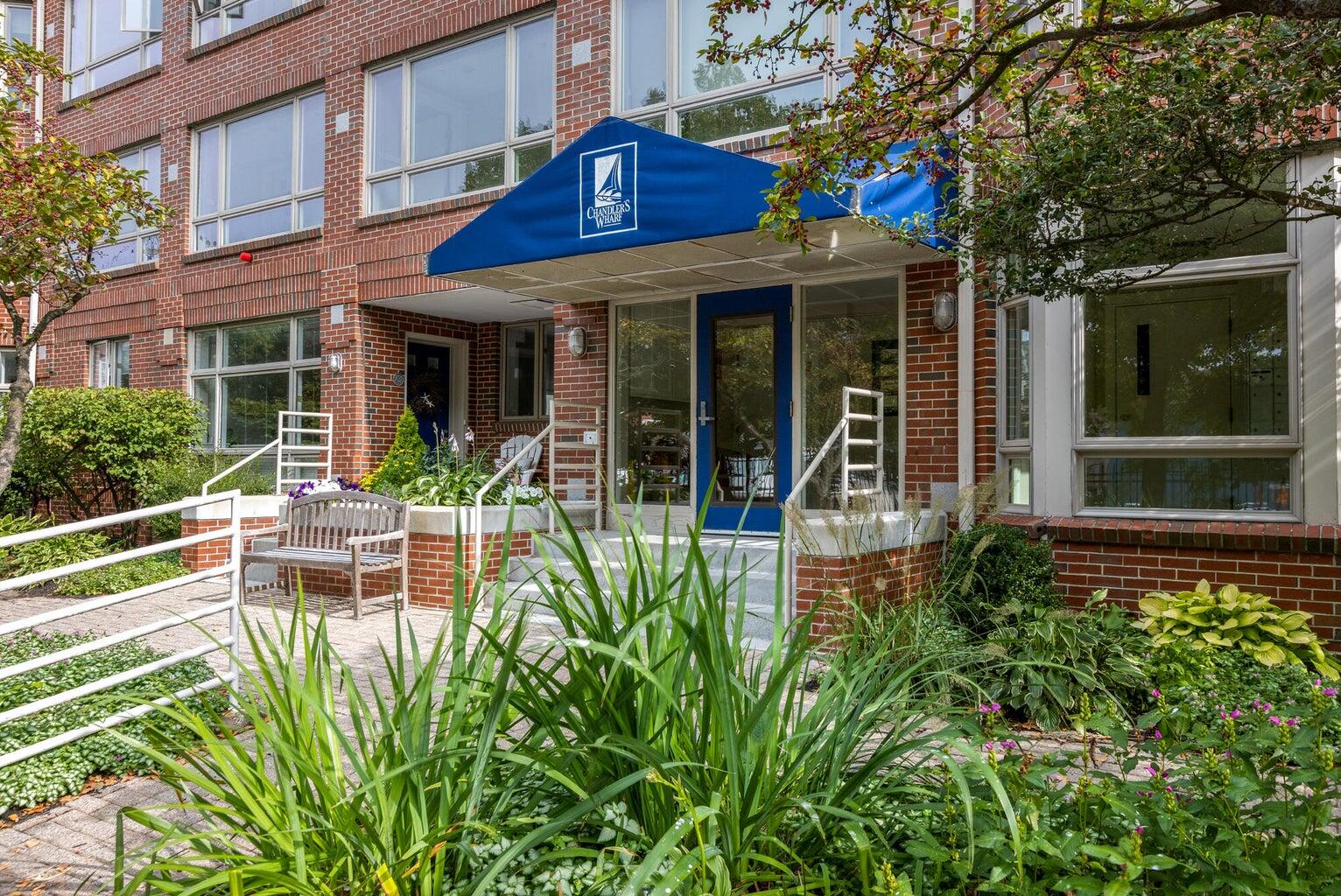 711 Chandlers Wharf, 711