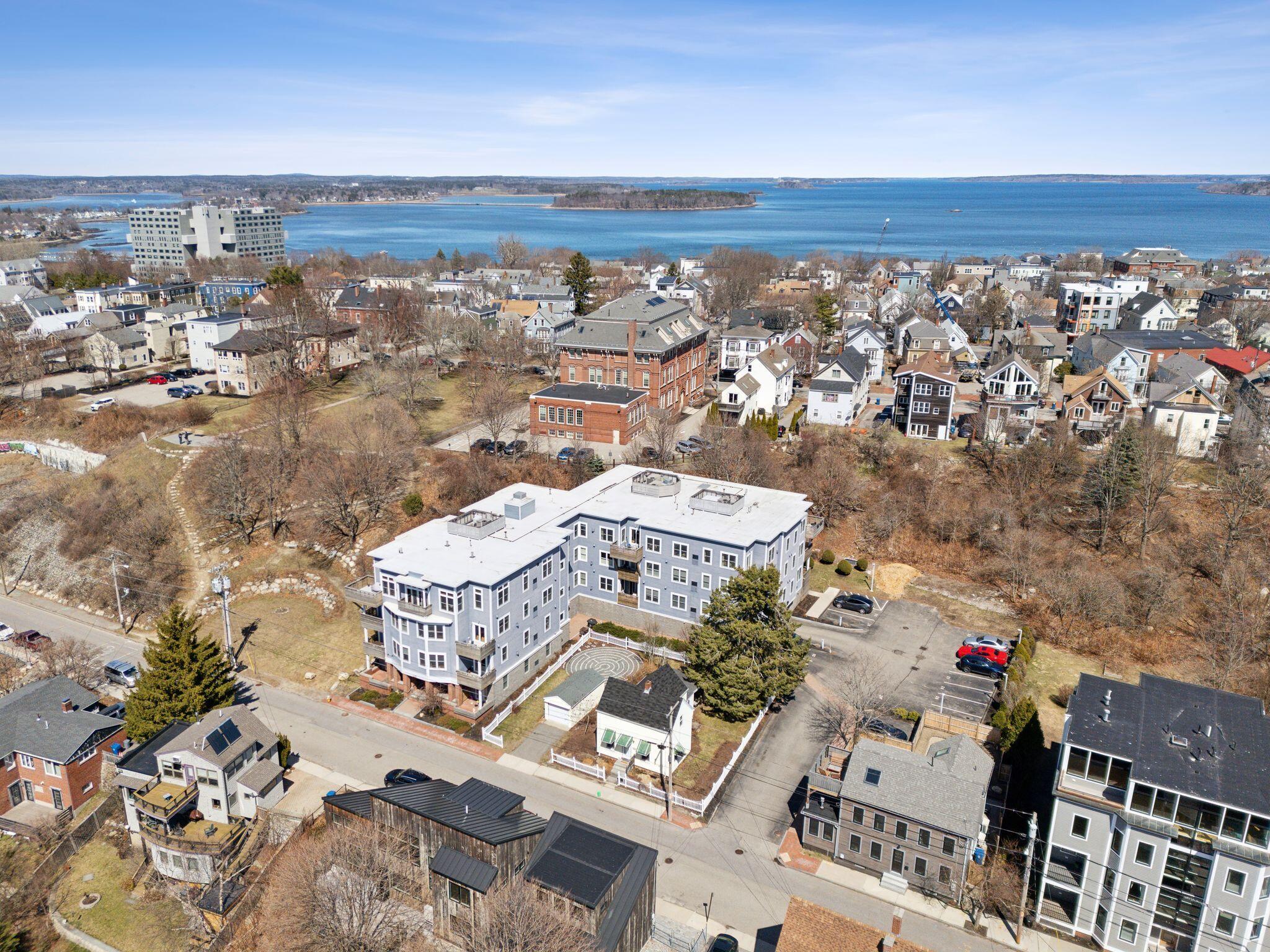 135 Sheridan Street, 307
